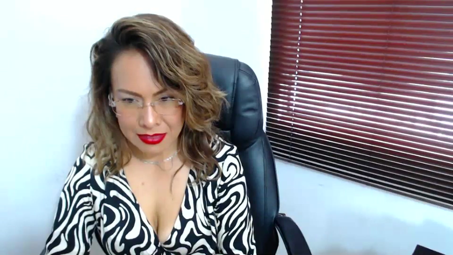 Gallery image thumbnail from office_secret's myfreecams stream on, 07/25/2023, 19:04 image 3 of 20