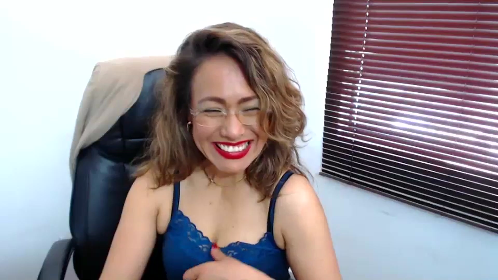 Gallery image thumbnail from office_secret's myfreecams stream on, 07/27/2023, 19:03 image 12 of 20