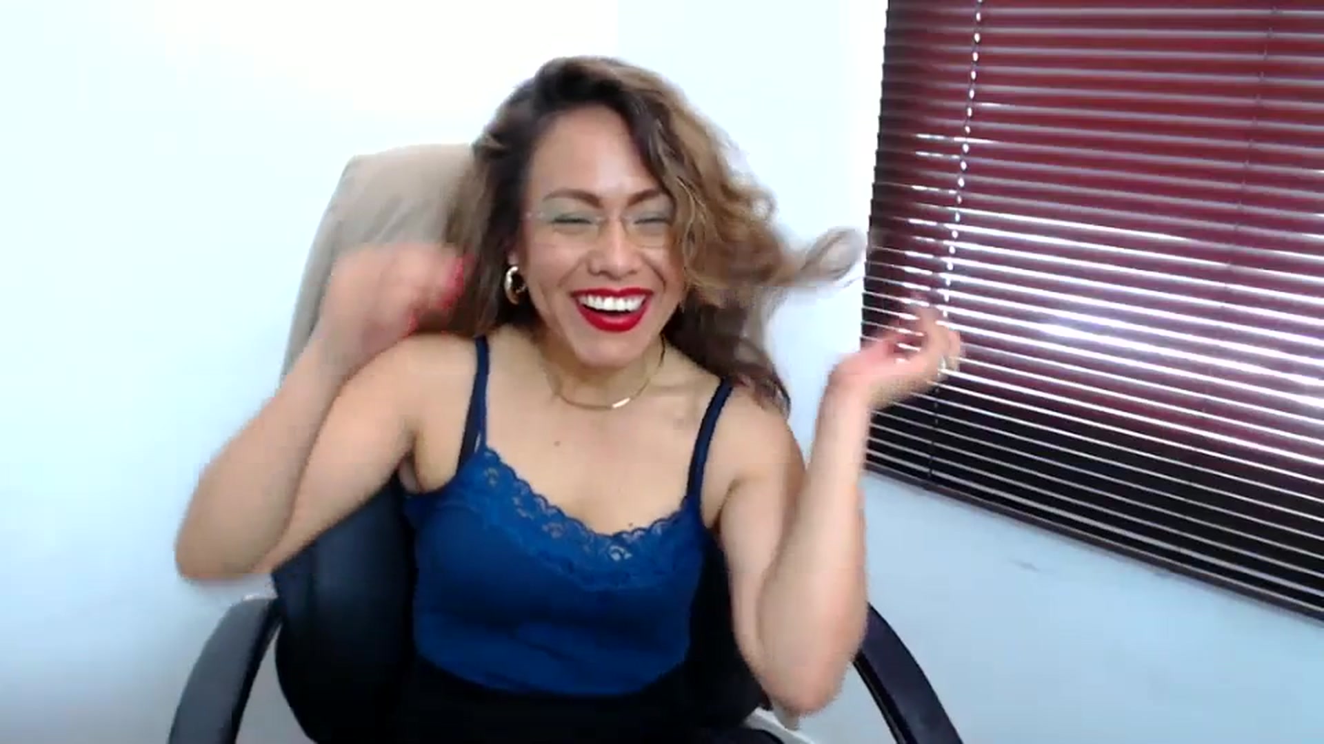 Gallery image thumbnail from office_secret's myfreecams stream on, 07/27/2023, 19:03 image 16 of 20