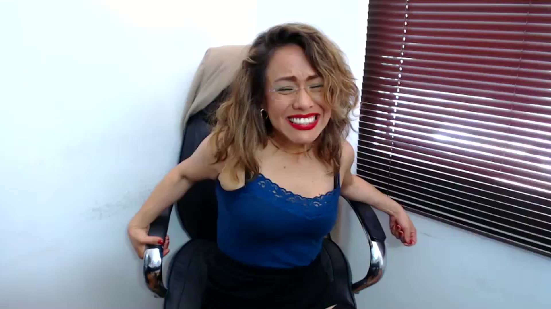 Gallery image thumbnail from office_secret's myfreecams stream on, 07/27/2023, 19:03 image 13 of 20