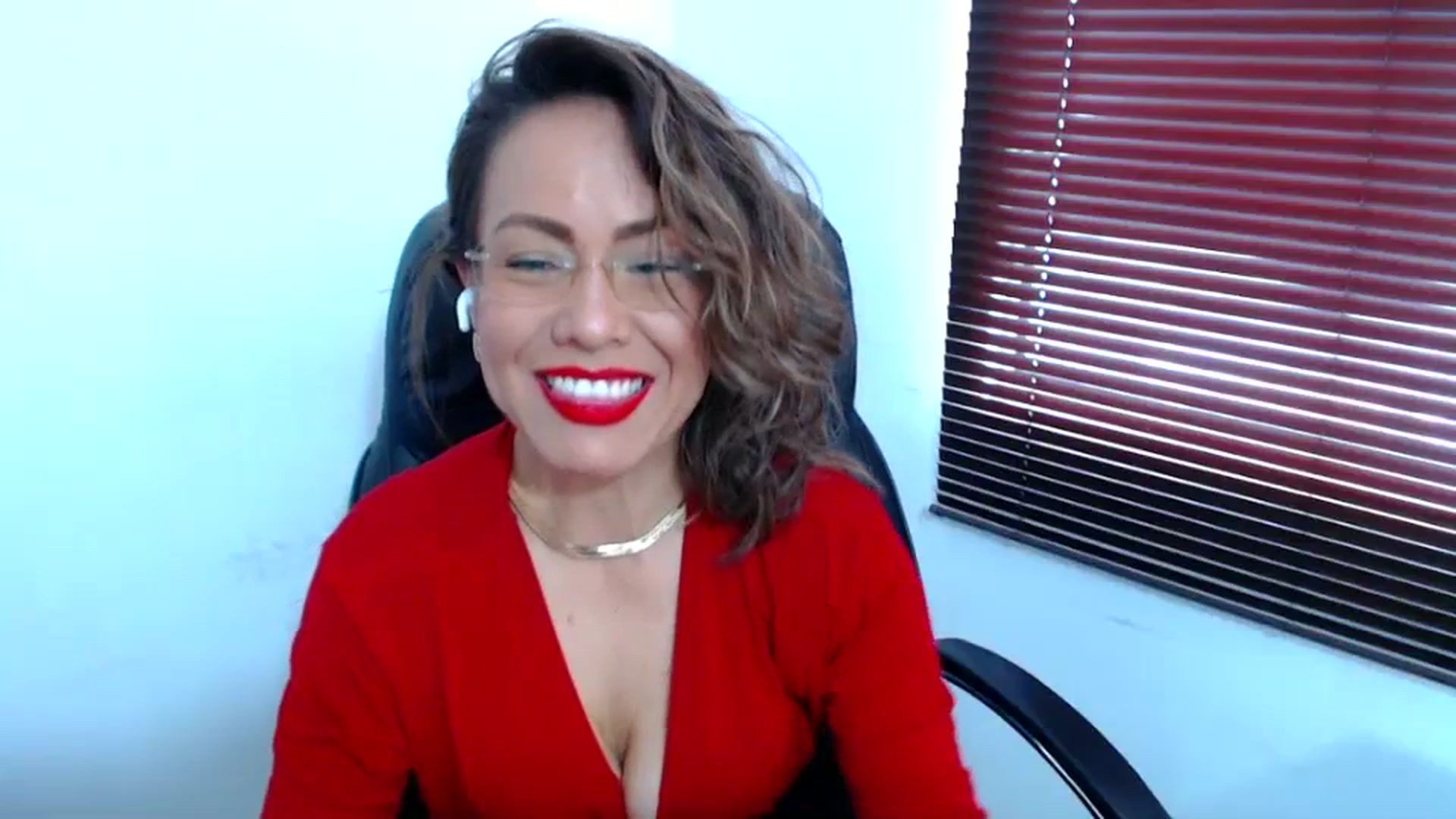 Gallery image thumbnail from office_secret's myfreecams stream on, 07/31/2023, 17:09 image 13 of 20