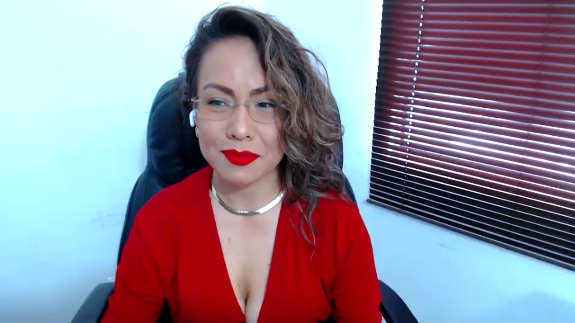 Gallery image thumbnail from office_secret's myfreecams stream on, 07/31/2023, 17:09 image 11 of 20