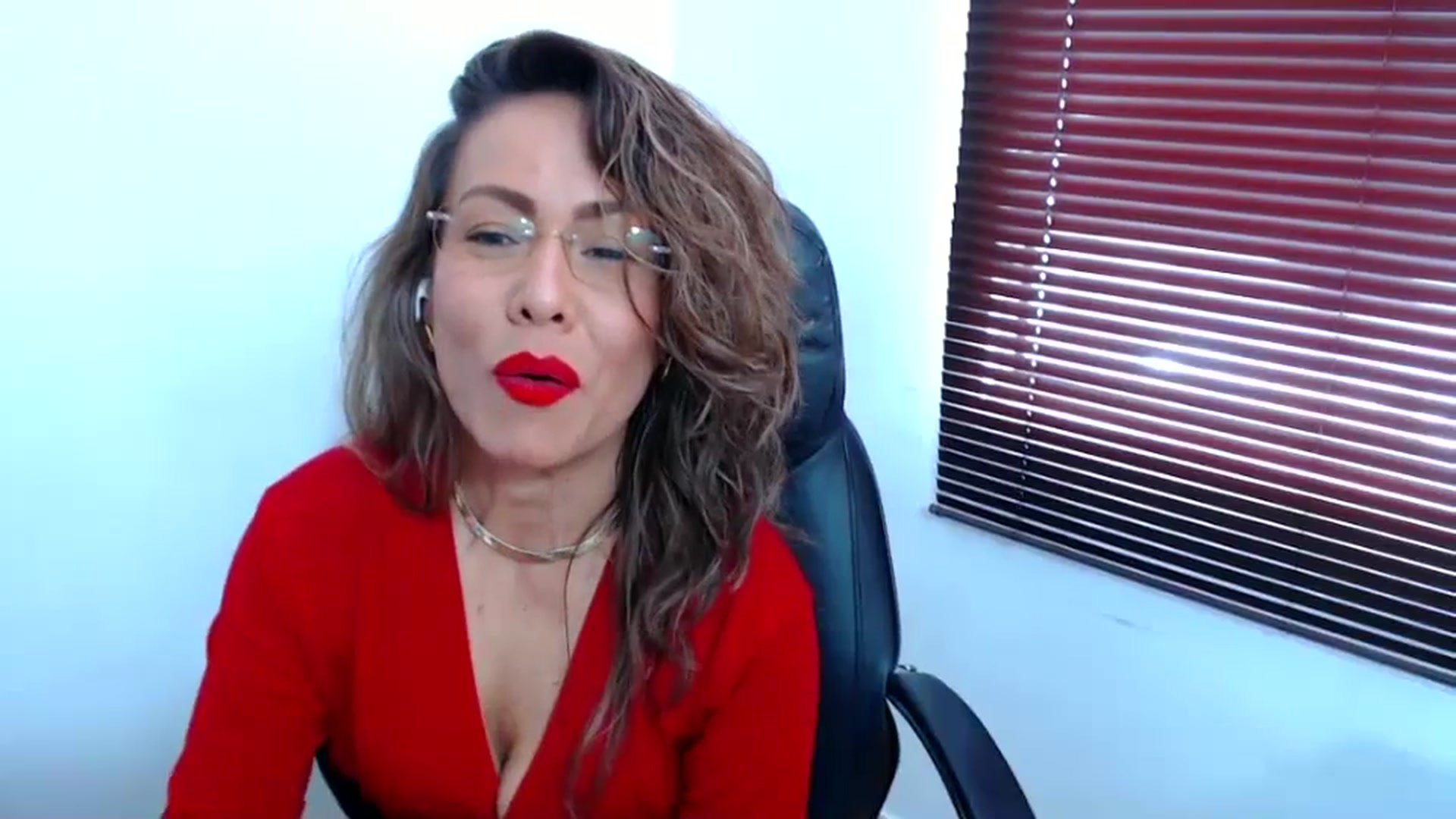 Gallery image thumbnail from office_secret's myfreecams stream on, 07/31/2023, 17:40 image 17 of 20