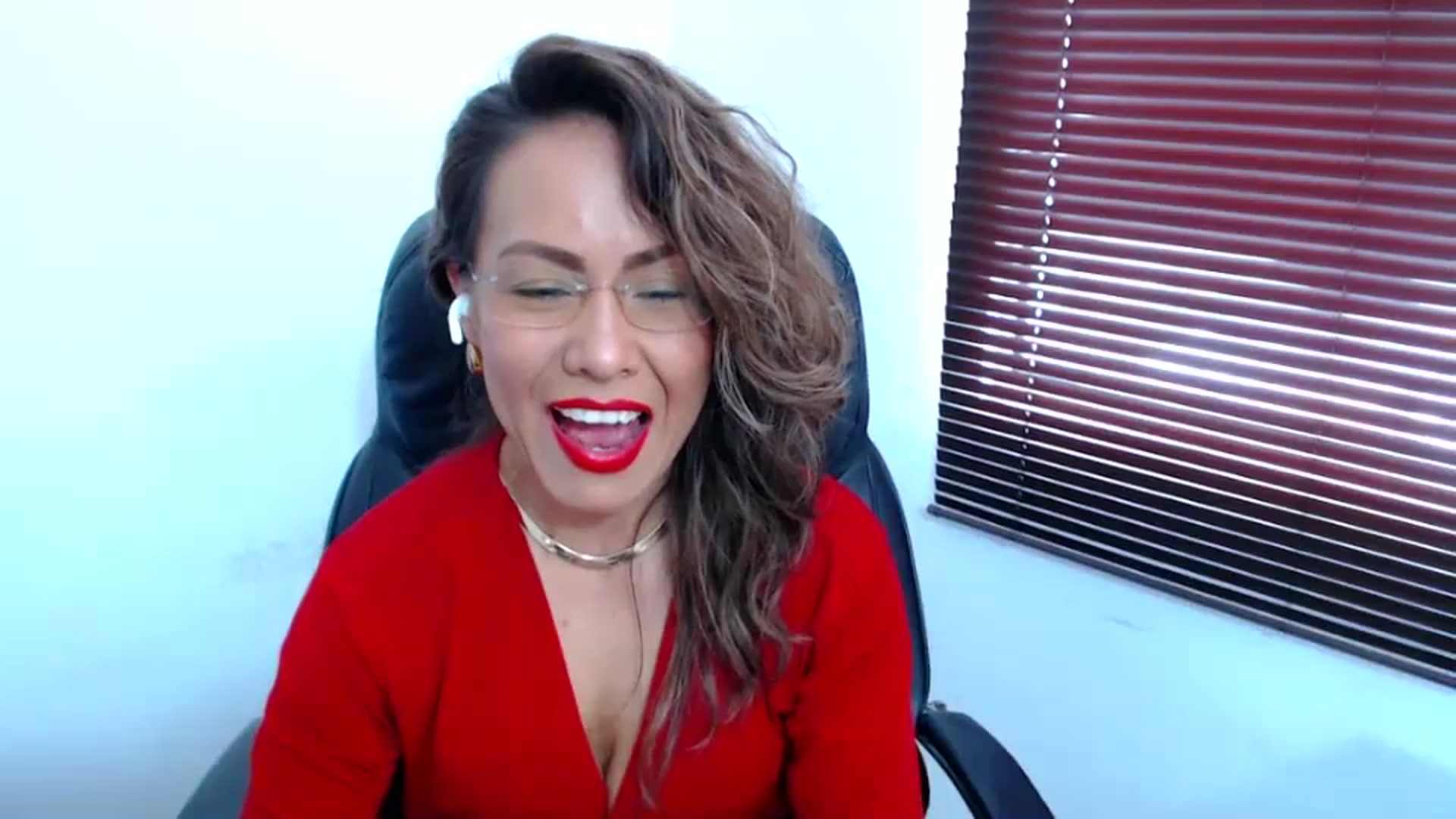 Gallery image thumbnail from office_secret's myfreecams stream on, 07/31/2023, 17:40 image 13 of 20