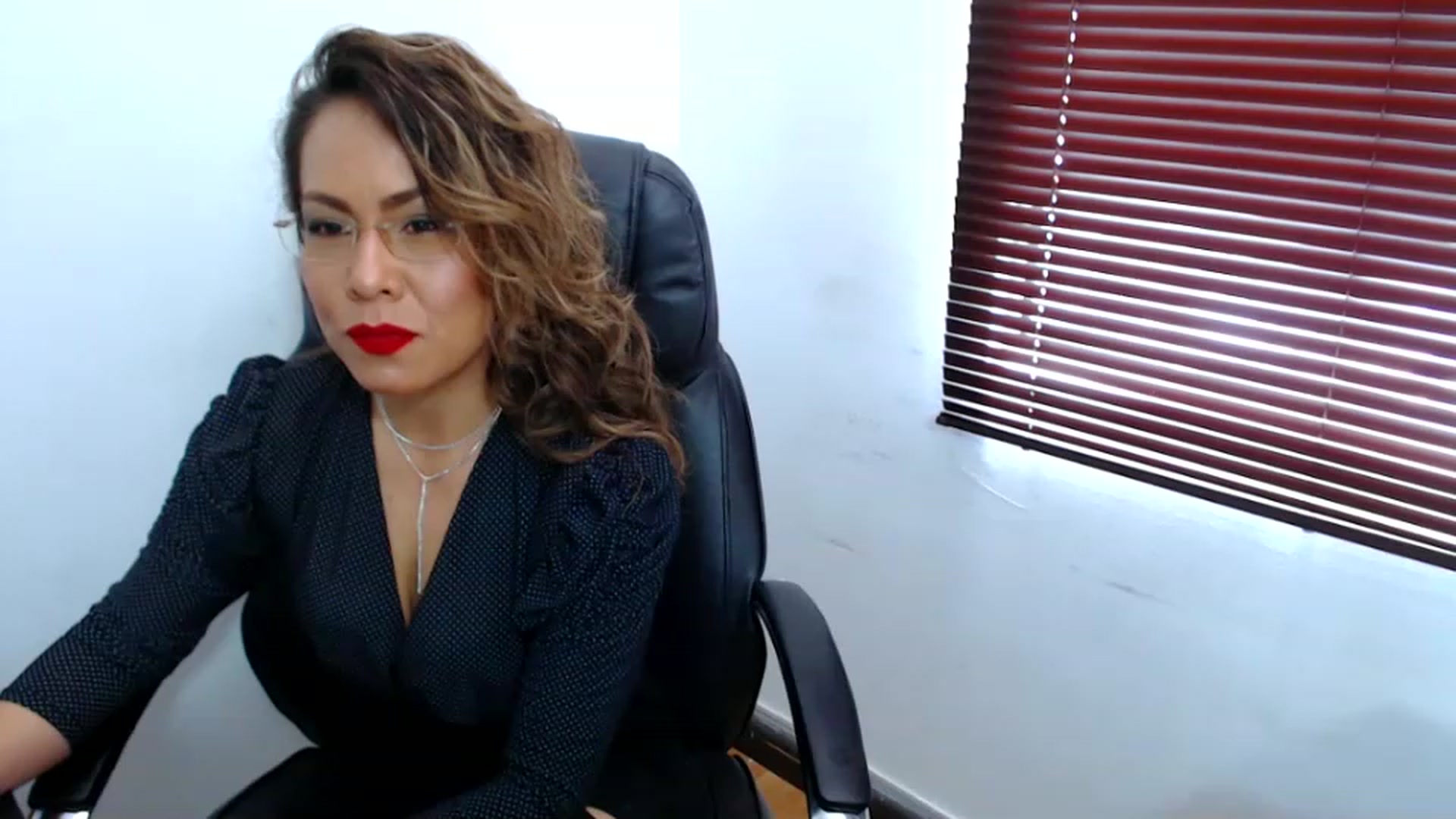 Gallery image thumbnail from office_secret's myfreecams stream on, 08/03/2023, 16:50 image 18 of 20