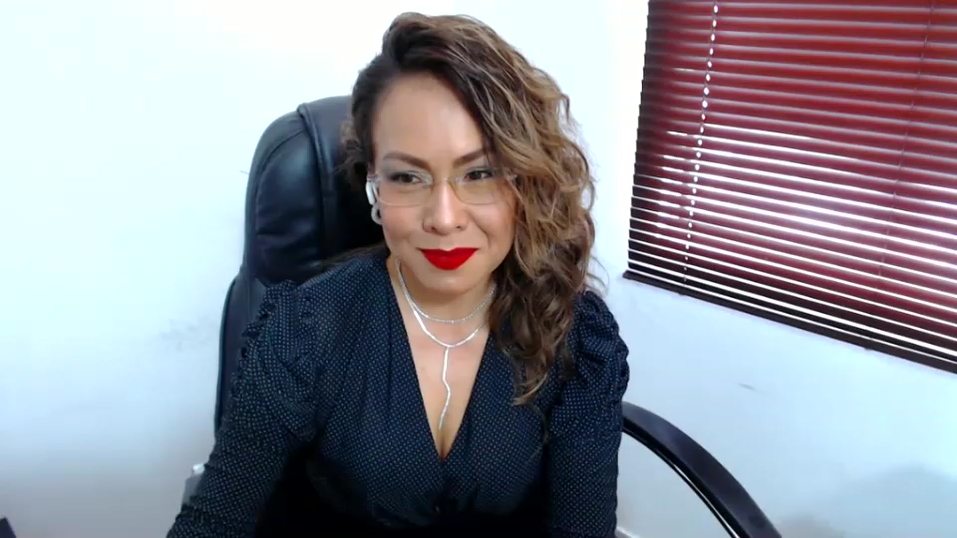 Gallery image thumbnail from office_secret's myfreecams stream on, 08/03/2023, 16:50 image 5 of 20