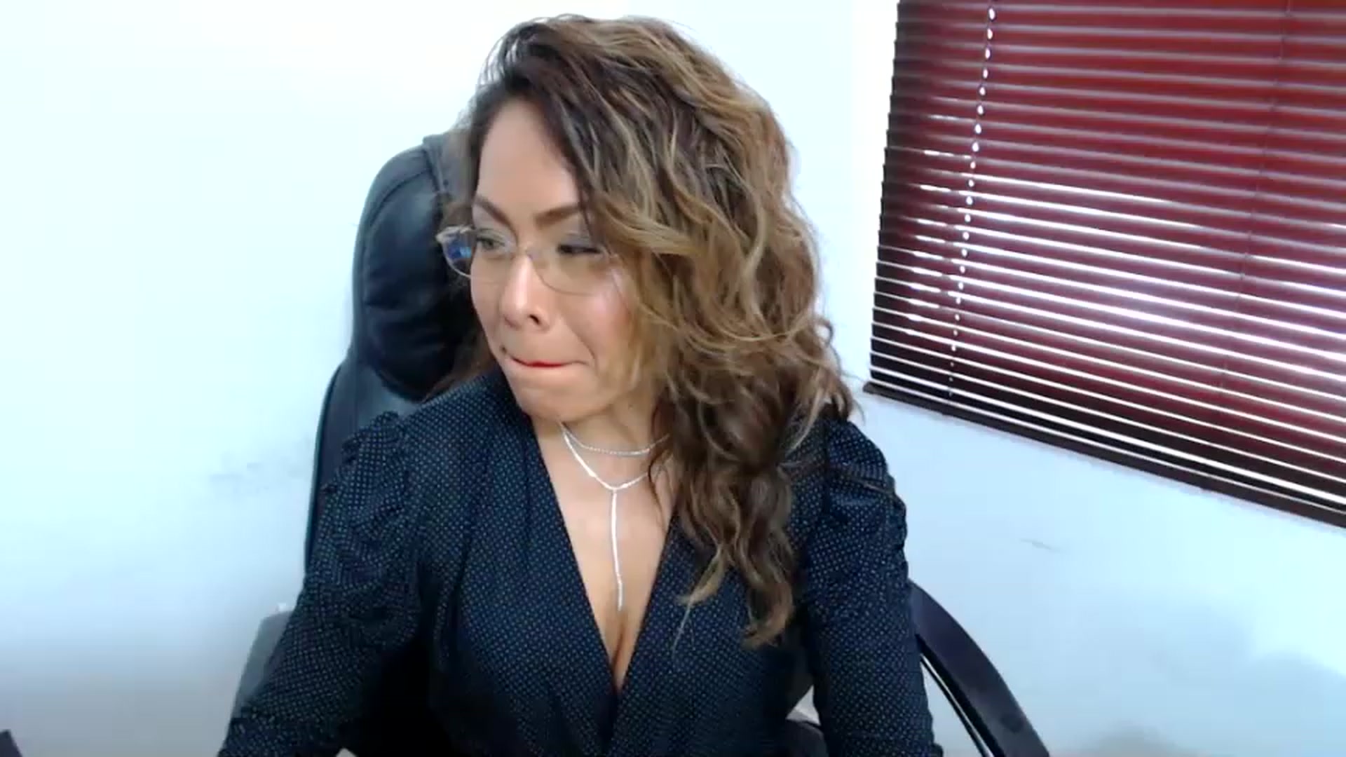 Gallery image thumbnail from office_secret's myfreecams stream on, 08/03/2023, 17:59 image 13 of 20