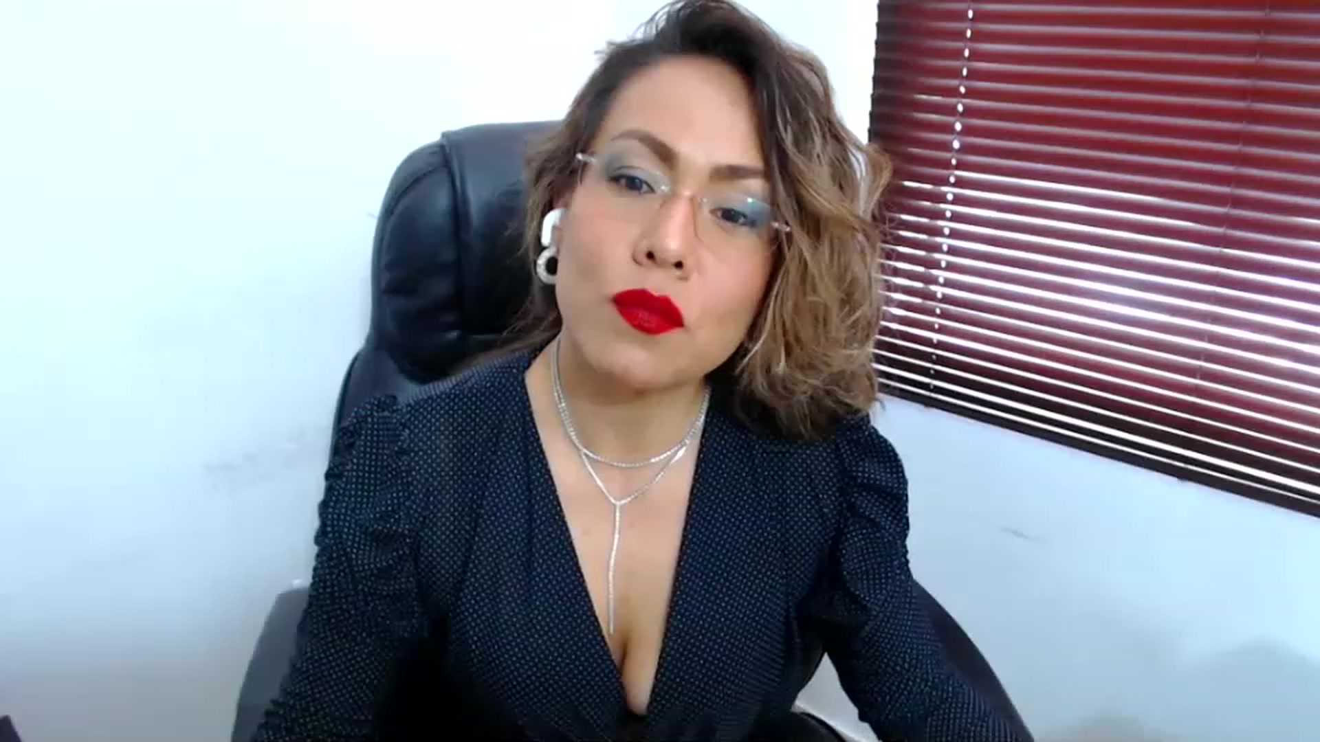 Gallery image thumbnail from office_secret's myfreecams stream on, 08/03/2023, 17:59 image 9 of 20