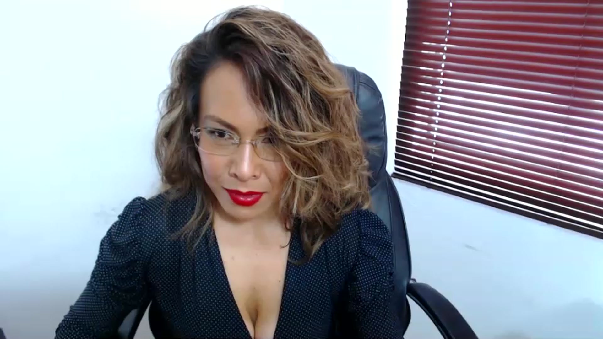 Gallery image thumbnail from office_secret's myfreecams stream on, 08/03/2023, 18:26 image 12 of 20