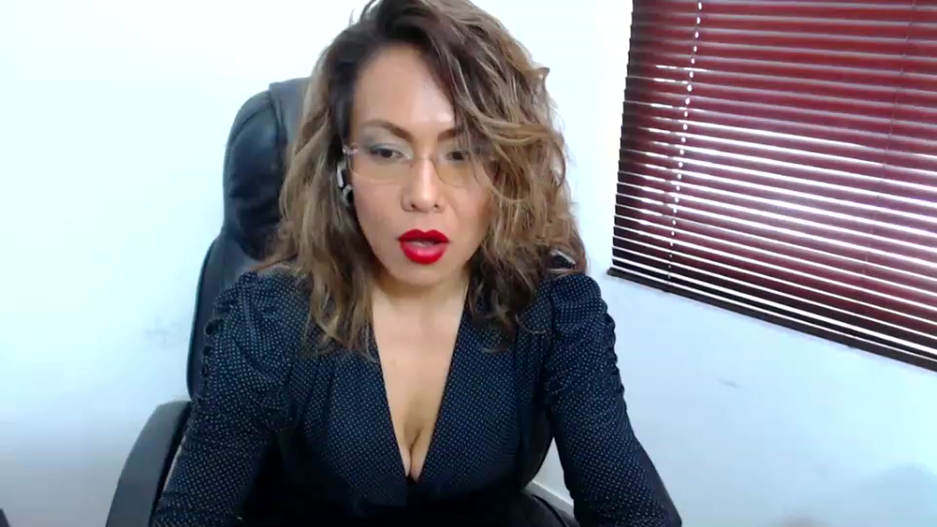 Gallery image thumbnail from office_secret's myfreecams stream on, 08/03/2023, 18:26 image 19 of 20
