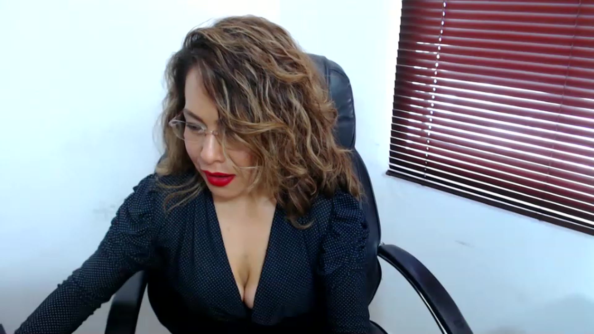 Gallery image thumbnail from office_secret's myfreecams stream on, 08/03/2023, 18:26 image 15 of 20