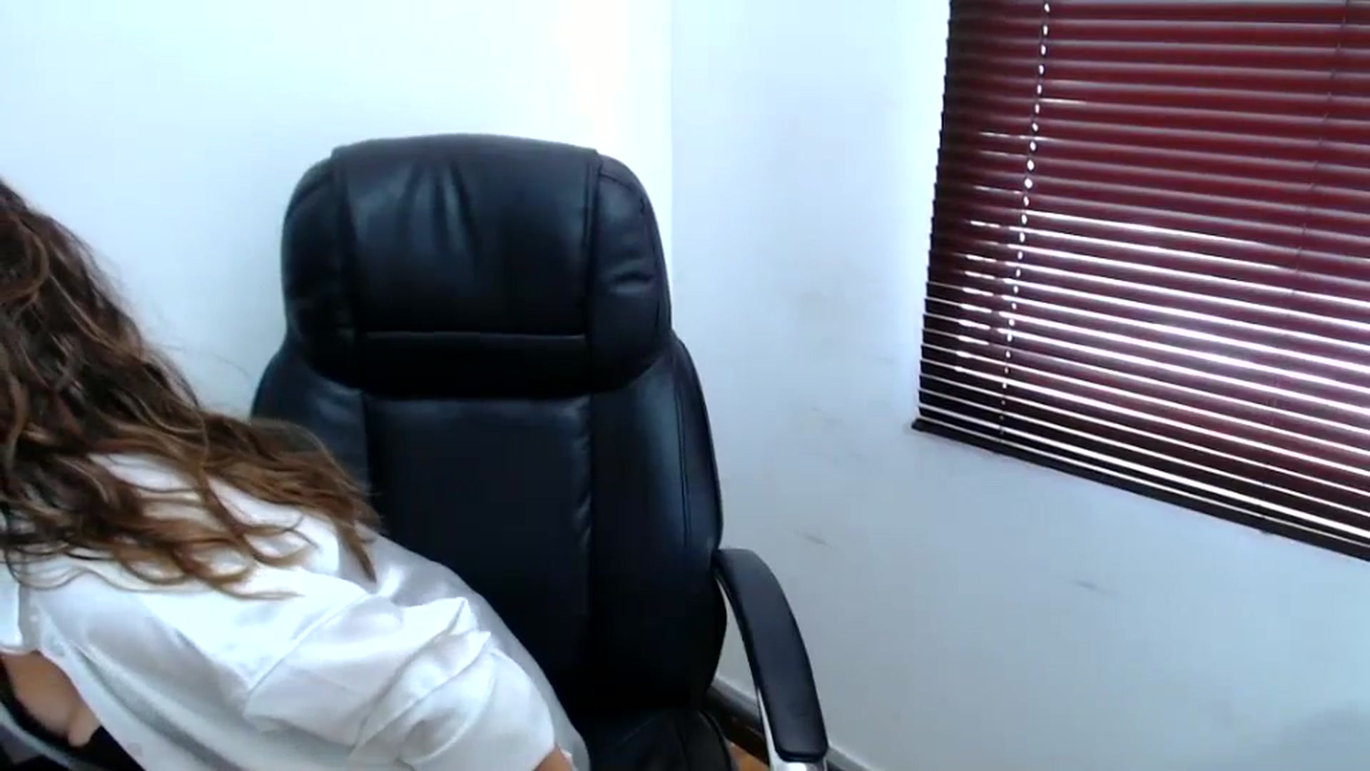 Gallery image thumbnail from office_secret's myfreecams stream on, 08/04/2023, 17:45 image 18 of 20
