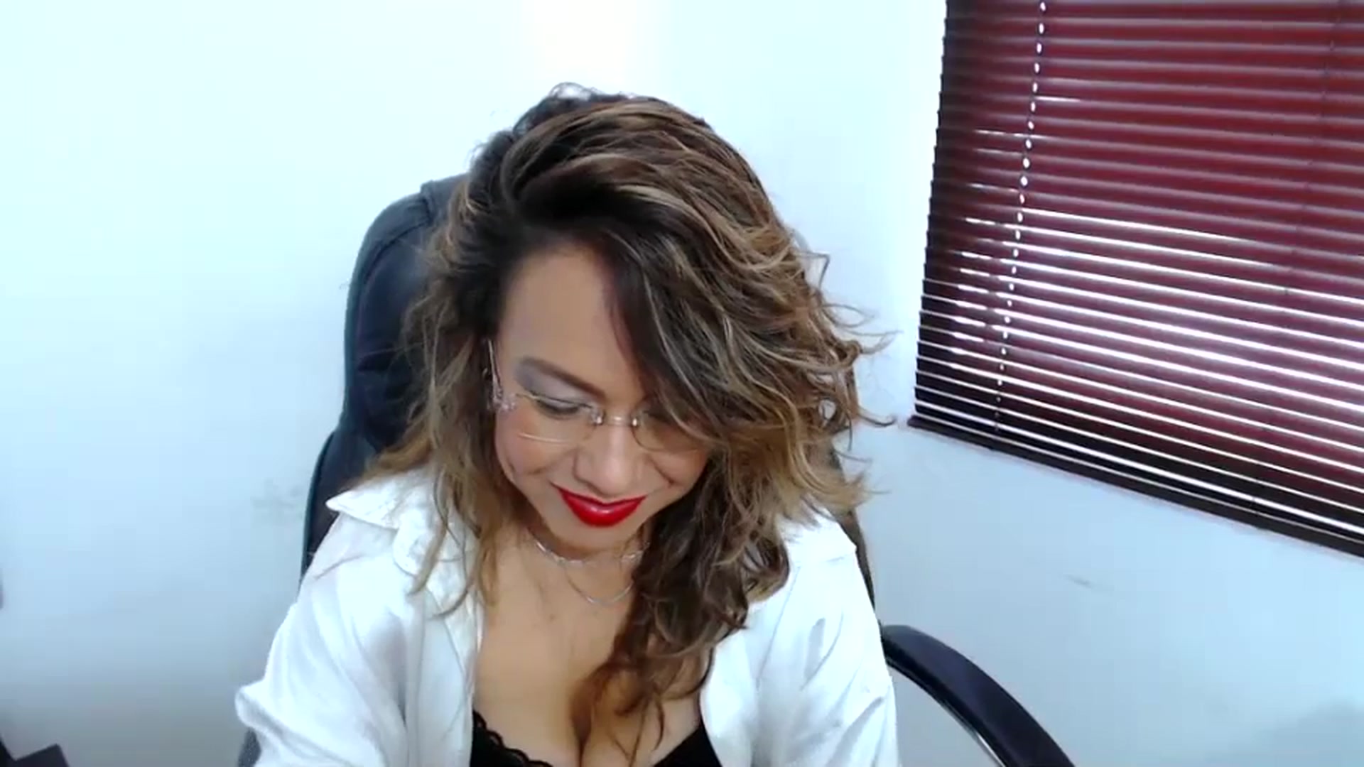 Gallery image thumbnail from office_secret's myfreecams stream on, 08/04/2023, 17:45 image 14 of 20
