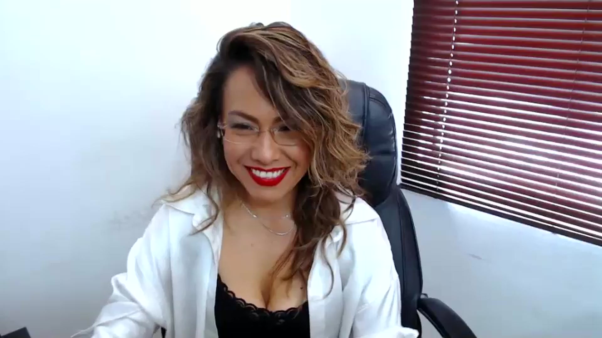 Gallery image thumbnail from office_secret's myfreecams stream on, 08/04/2023, 17:45 image 8 of 20