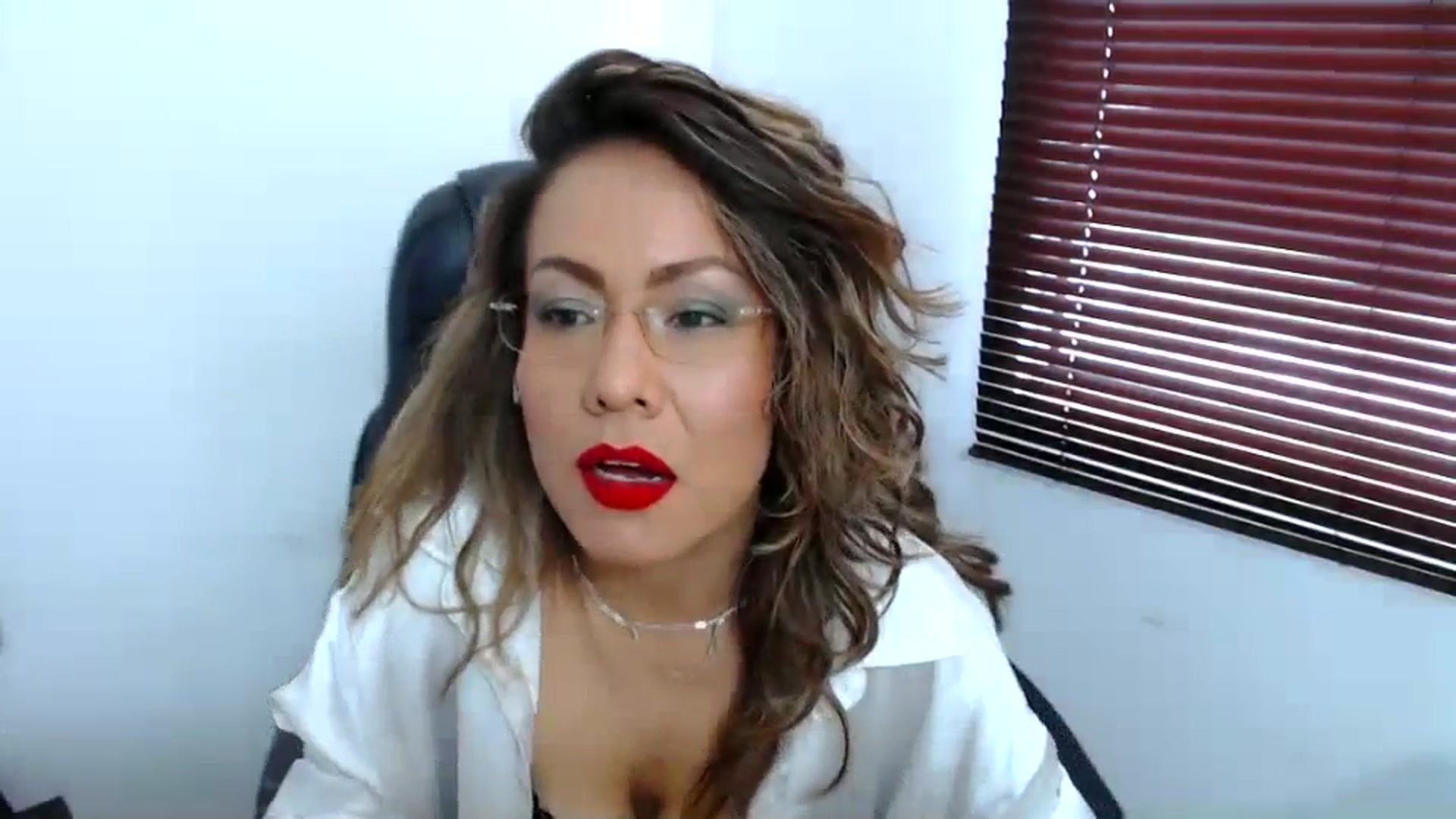 Gallery image thumbnail from office_secret's myfreecams stream on, 08/04/2023, 17:45 image 13 of 20