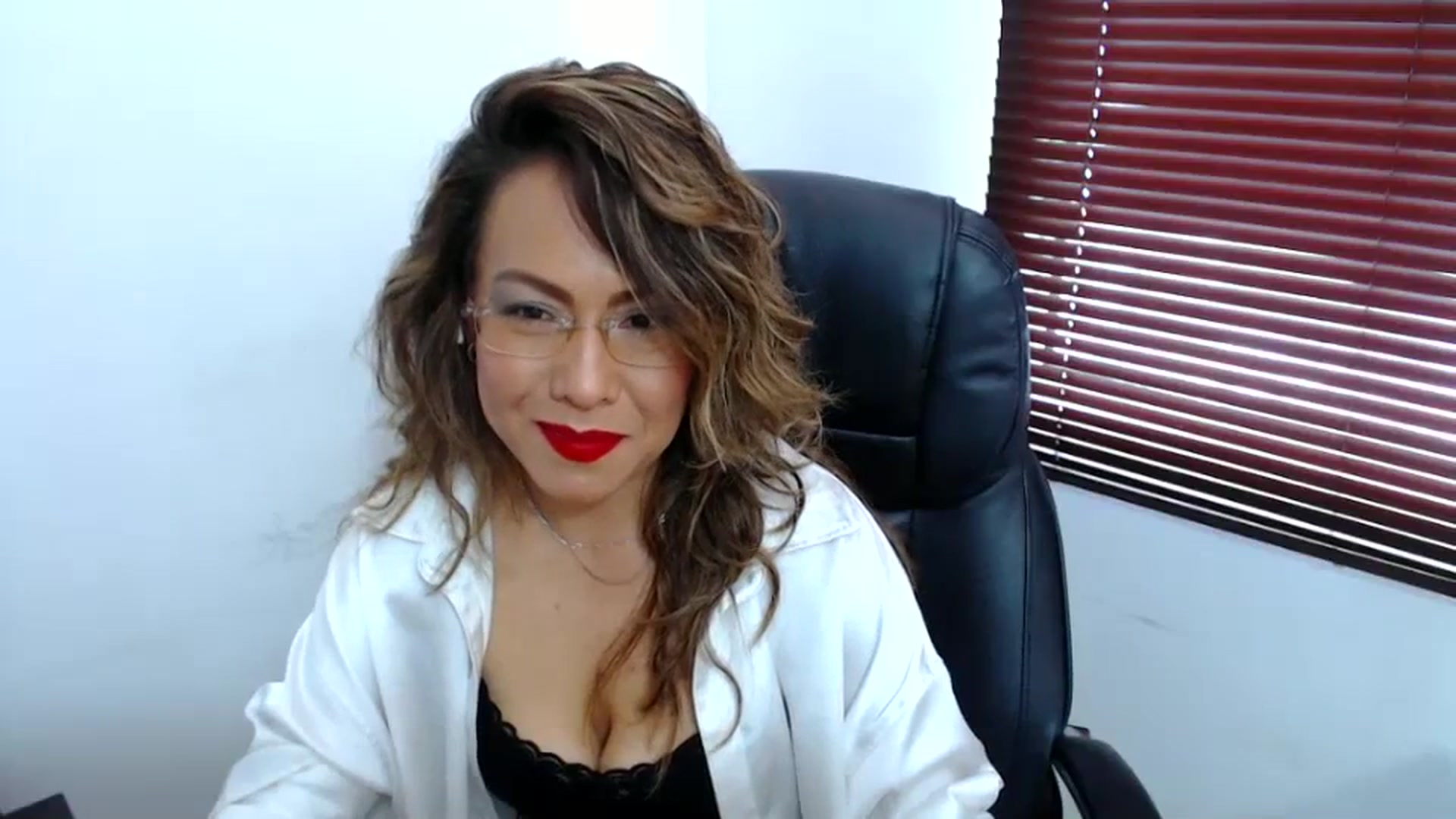 Gallery image thumbnail from office_secret's myfreecams stream on, 08/04/2023, 17:45 image 9 of 20