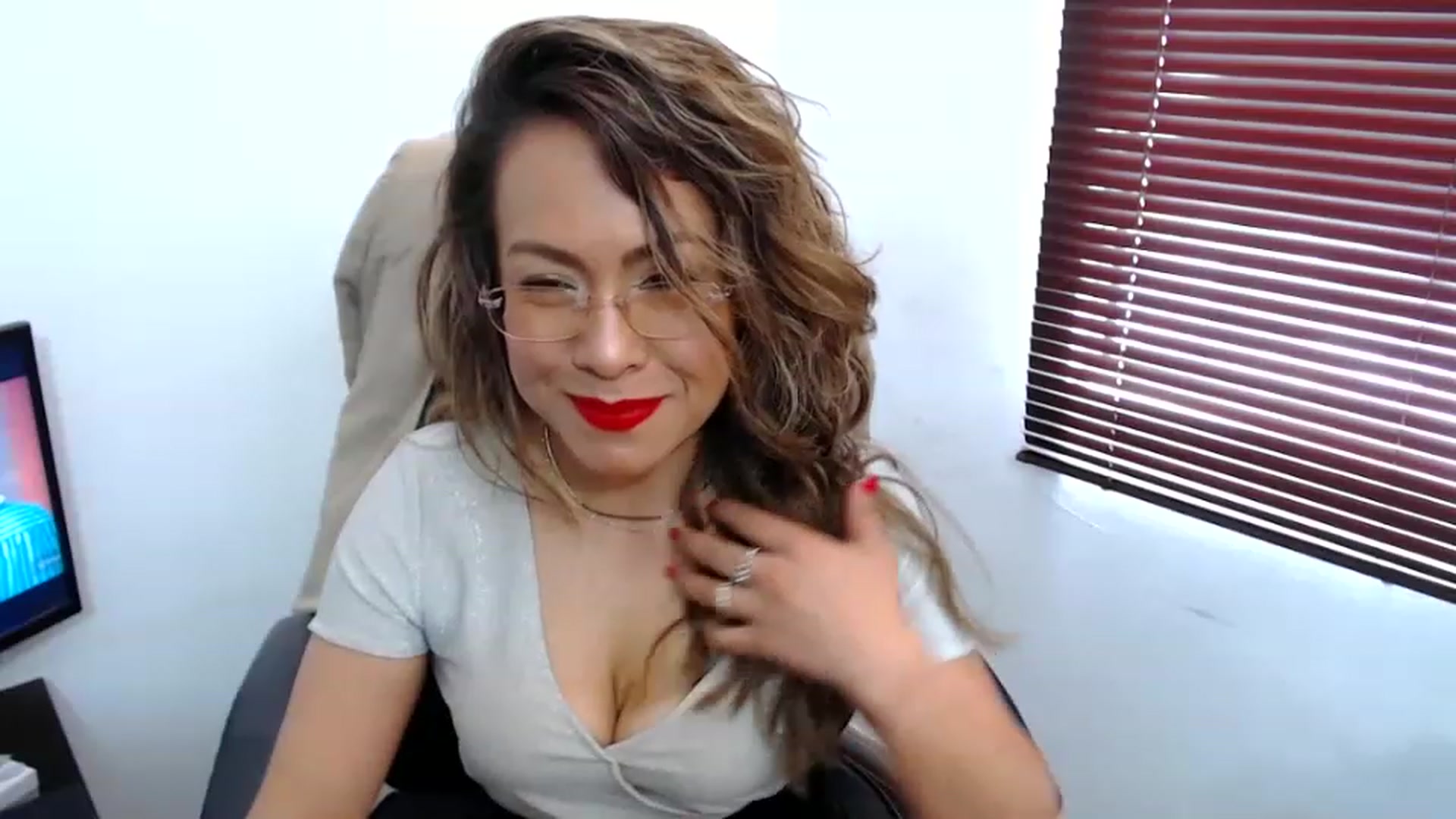 Gallery image thumbnail from office_secret's myfreecams stream on, 08/07/2023, 17:27 image 8 of 20