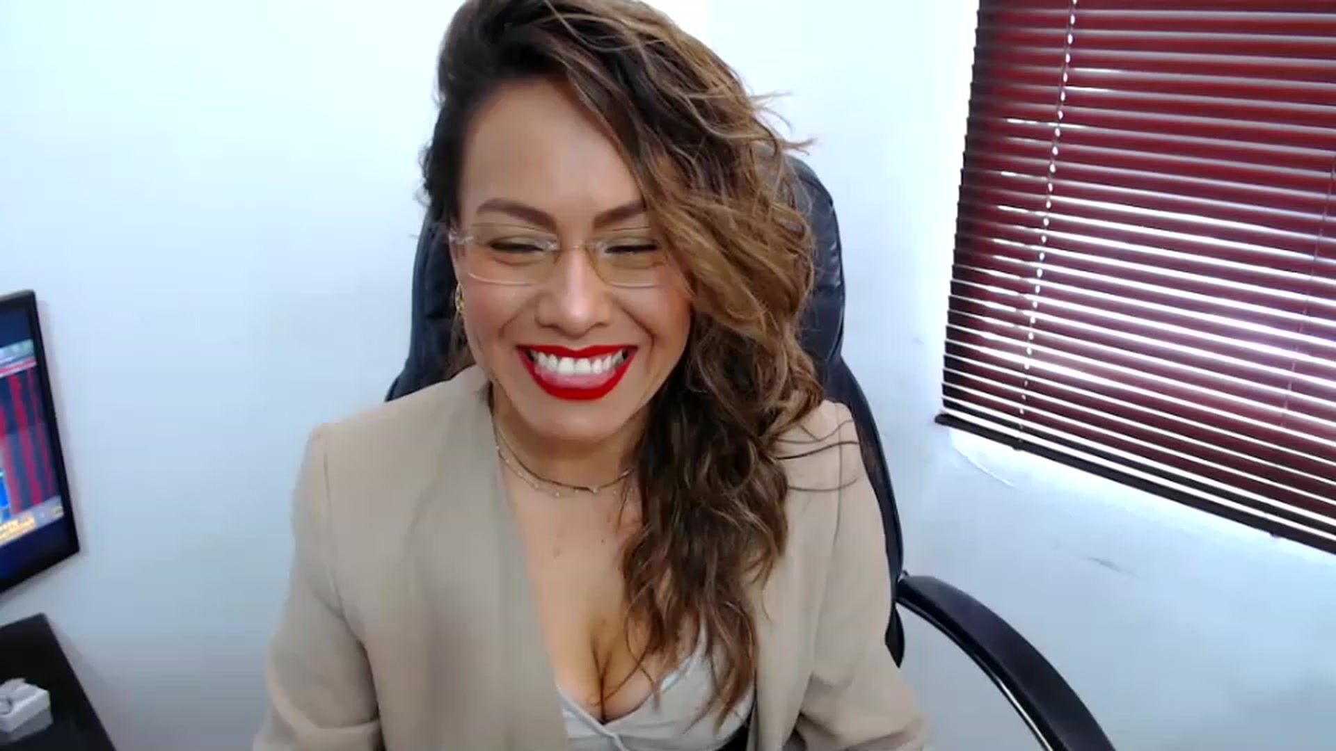 Gallery image thumbnail from office_secret's myfreecams stream on, 08/07/2023, 17:27 image 1 of 20