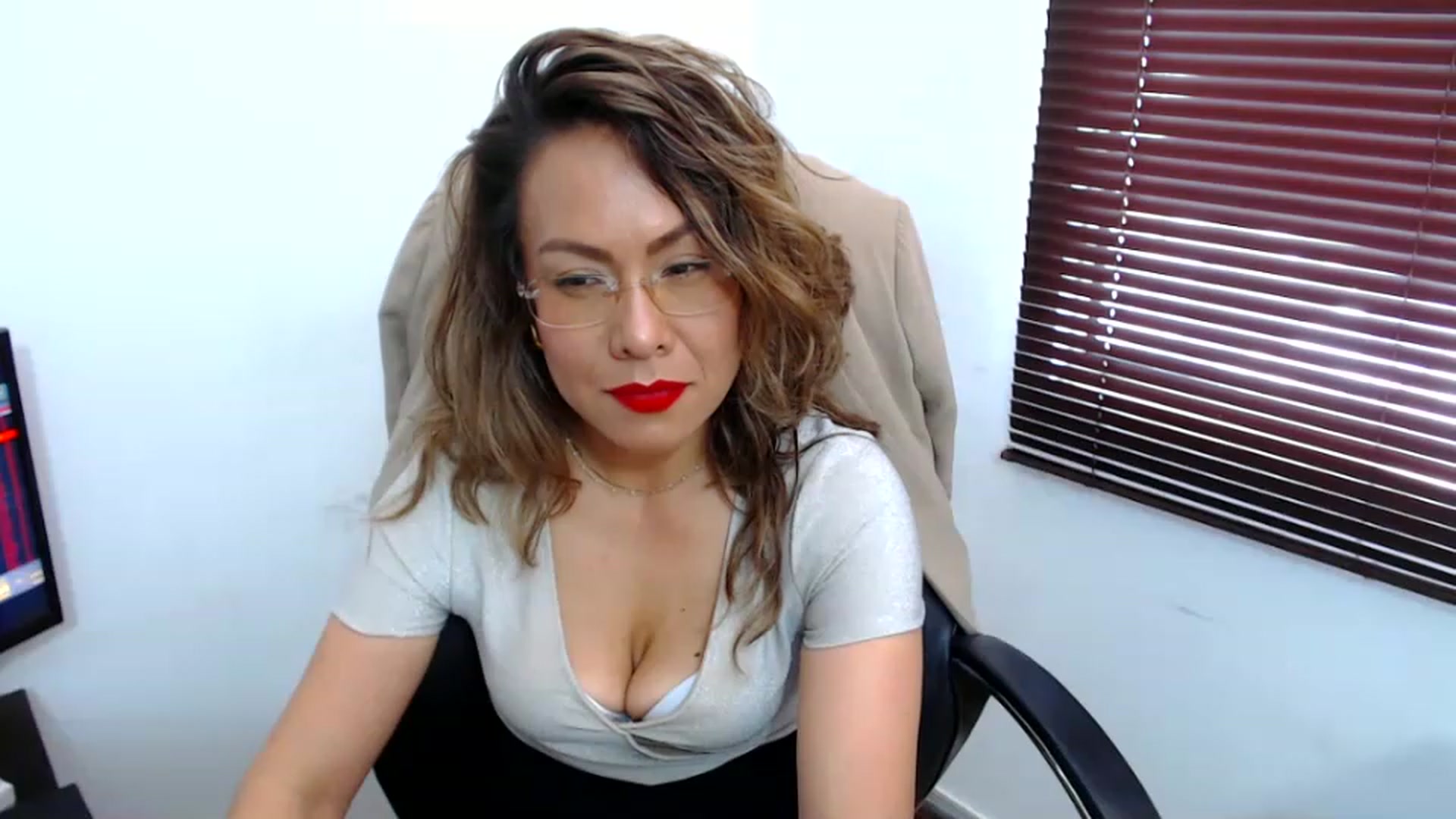 Gallery image thumbnail from office_secret's myfreecams stream on, 08/07/2023, 19:03 image 11 of 20