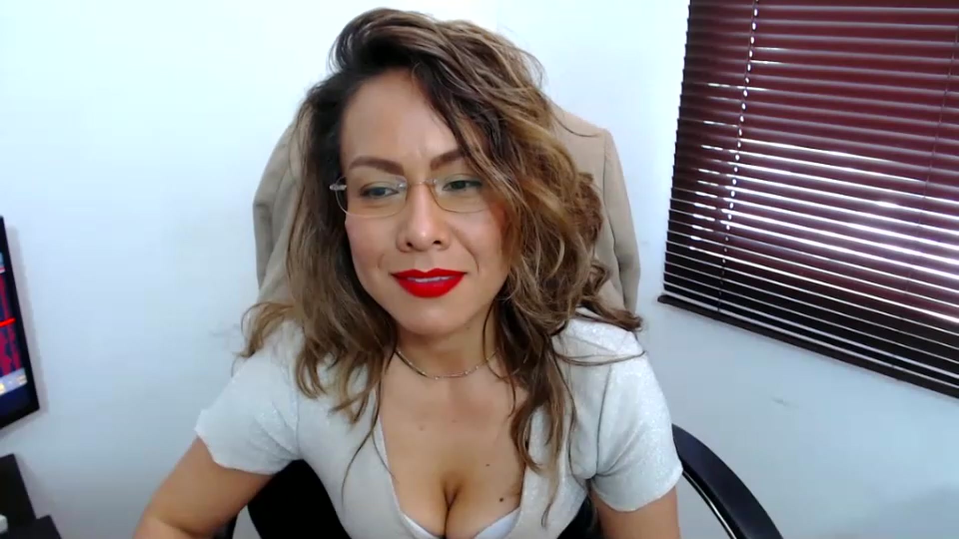 Gallery image thumbnail from office_secret's myfreecams stream on, 08/07/2023, 19:03 image 12 of 20