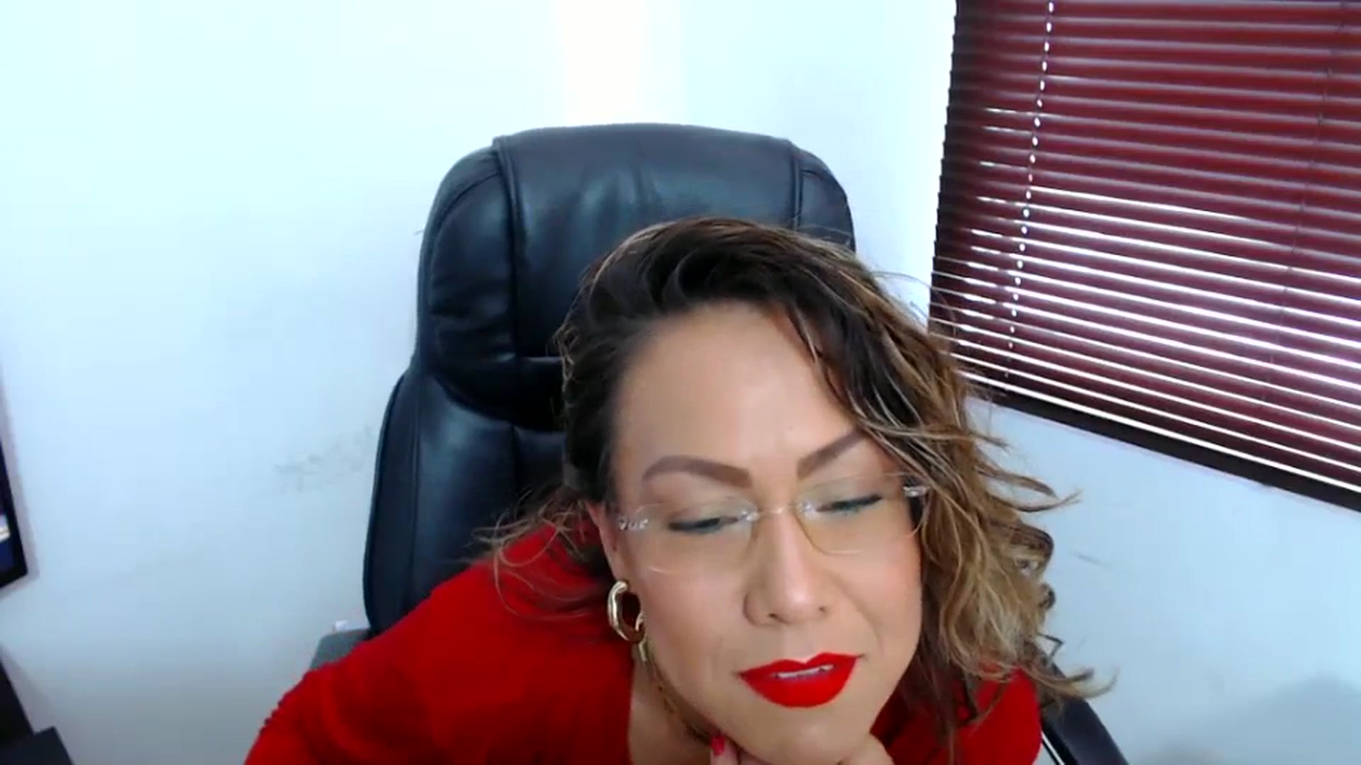 Gallery image thumbnail from office_secret's myfreecams stream on, 08/08/2023, 17:02 image 19 of 20