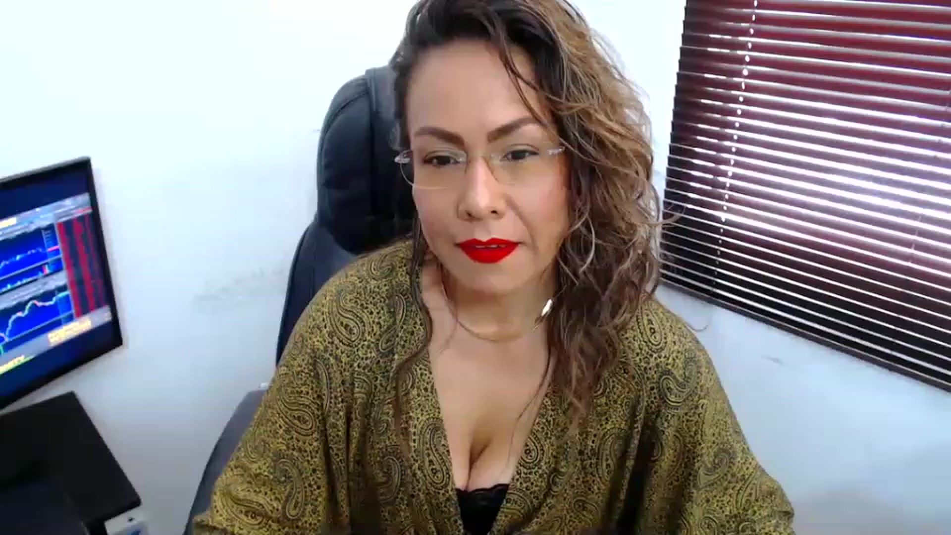 Gallery image thumbnail from office_secret's myfreecams stream on, 08/10/2023, 18:35 image 5 of 20