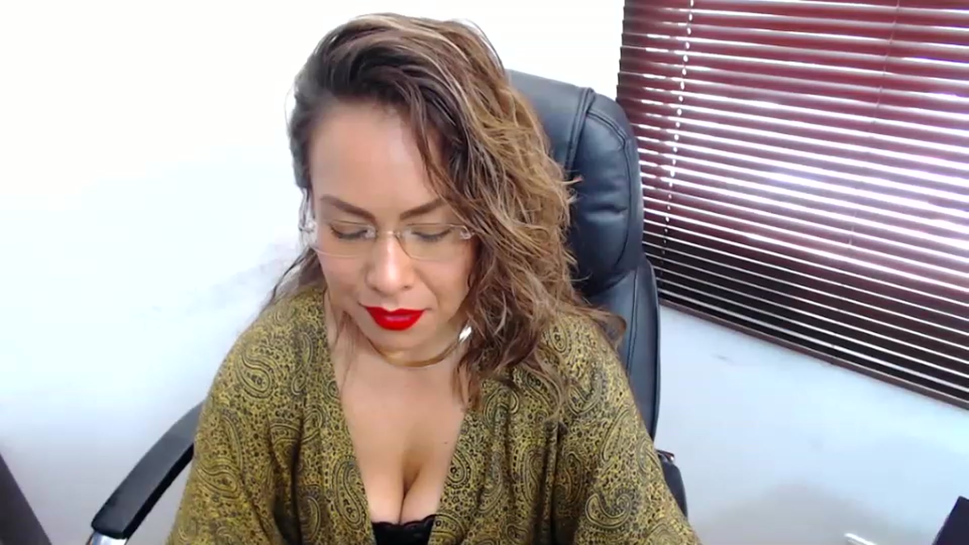 Gallery image thumbnail from office_secret's myfreecams stream on, 08/10/2023, 18:35 image 14 of 20