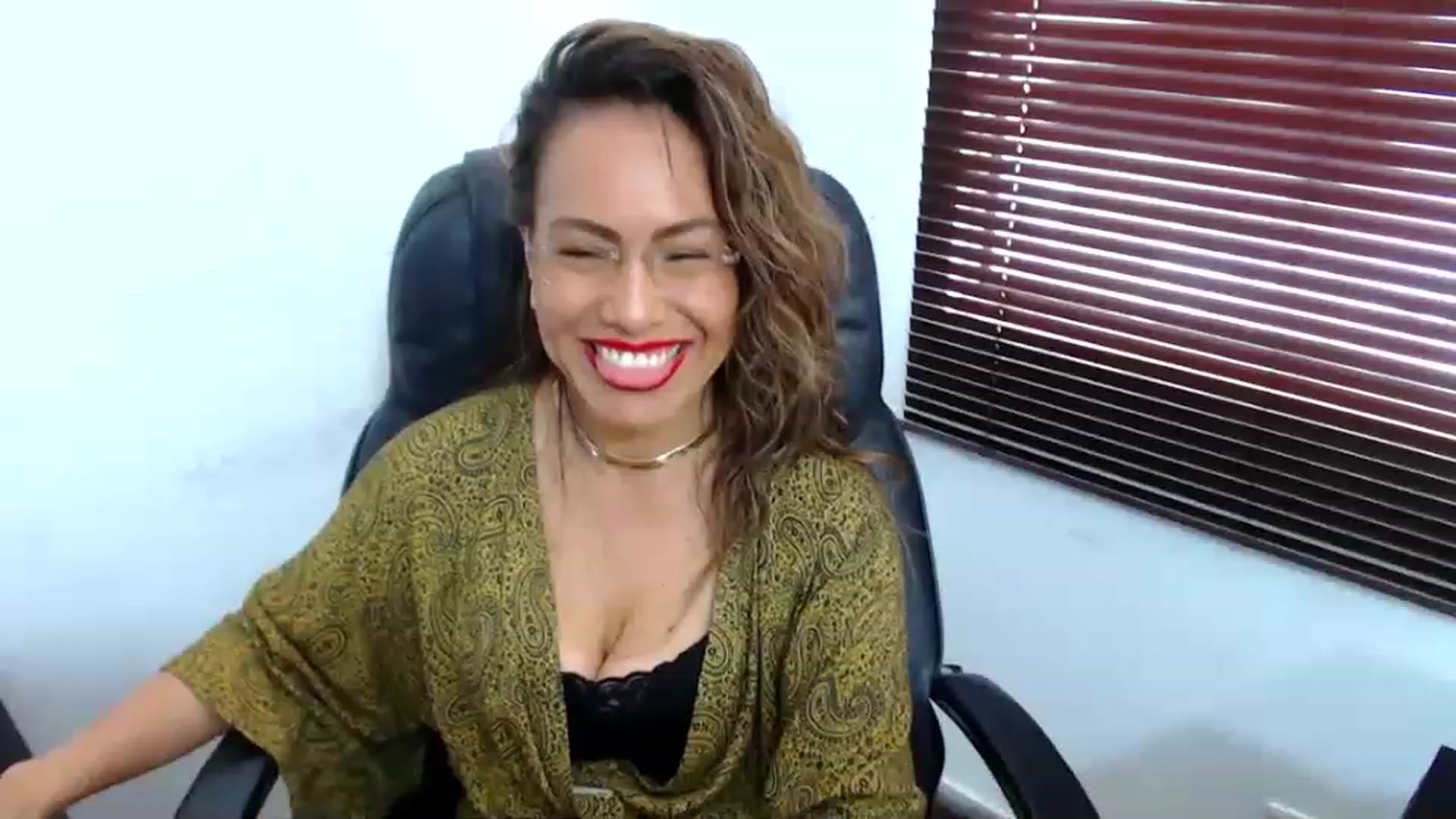 Gallery image thumbnail from office_secret's myfreecams stream on, 08/10/2023, 18:35 image 19 of 20