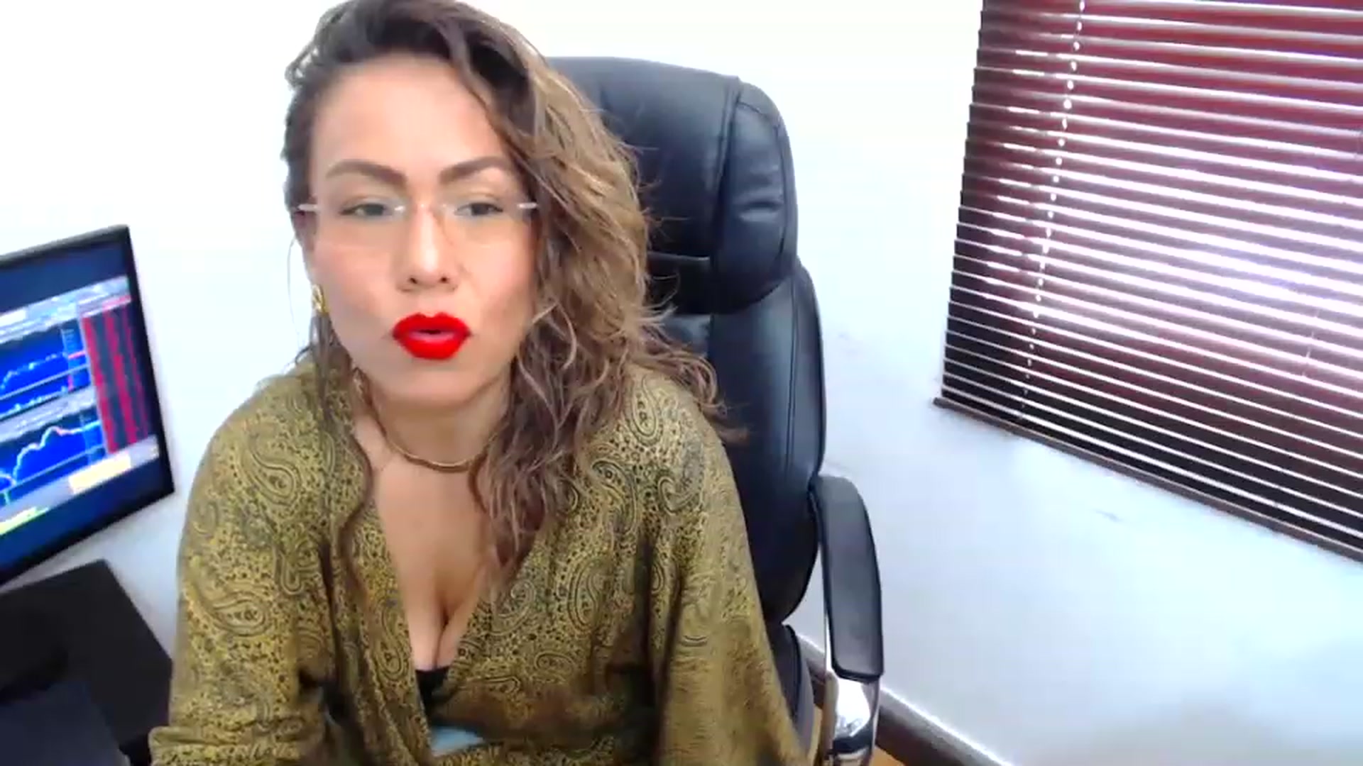 Gallery image thumbnail from office_secret's myfreecams stream on, 08/10/2023, 18:35 image 4 of 20