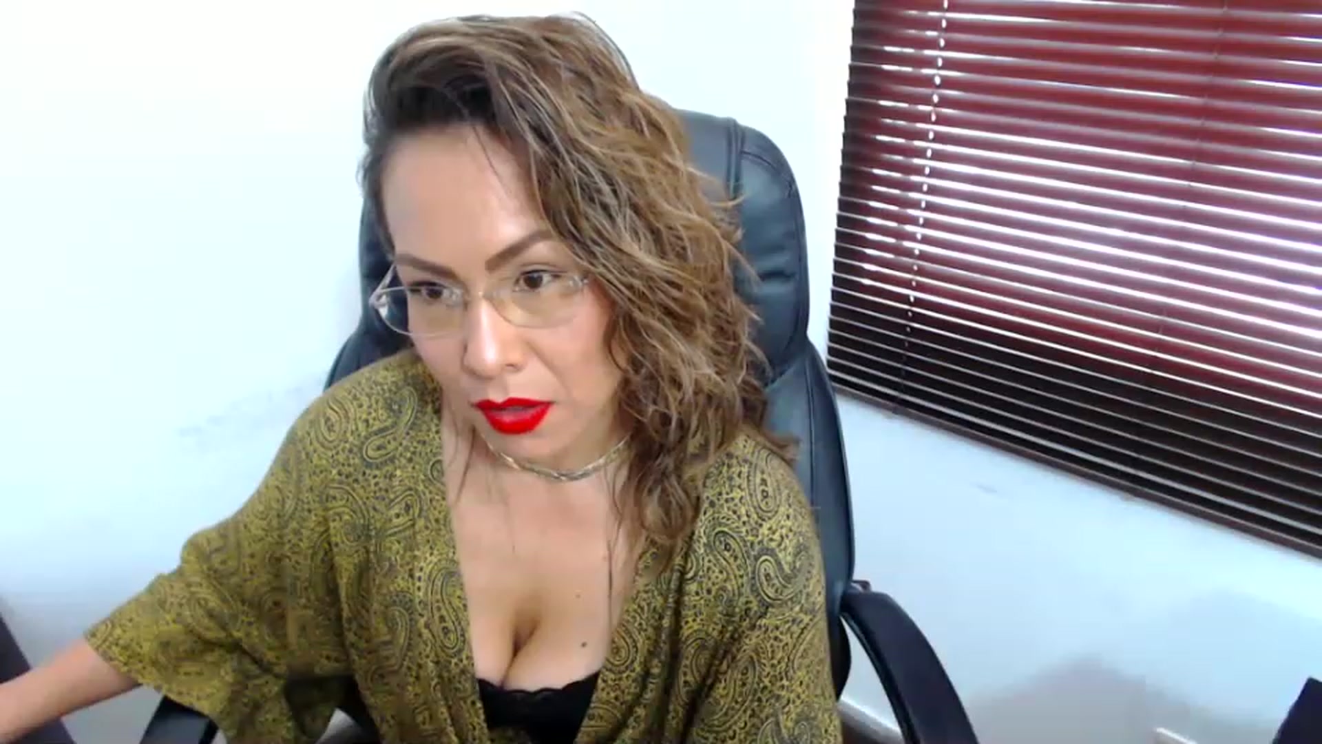 Gallery image thumbnail from office_secret's myfreecams stream on, 08/10/2023, 18:35 image 18 of 20