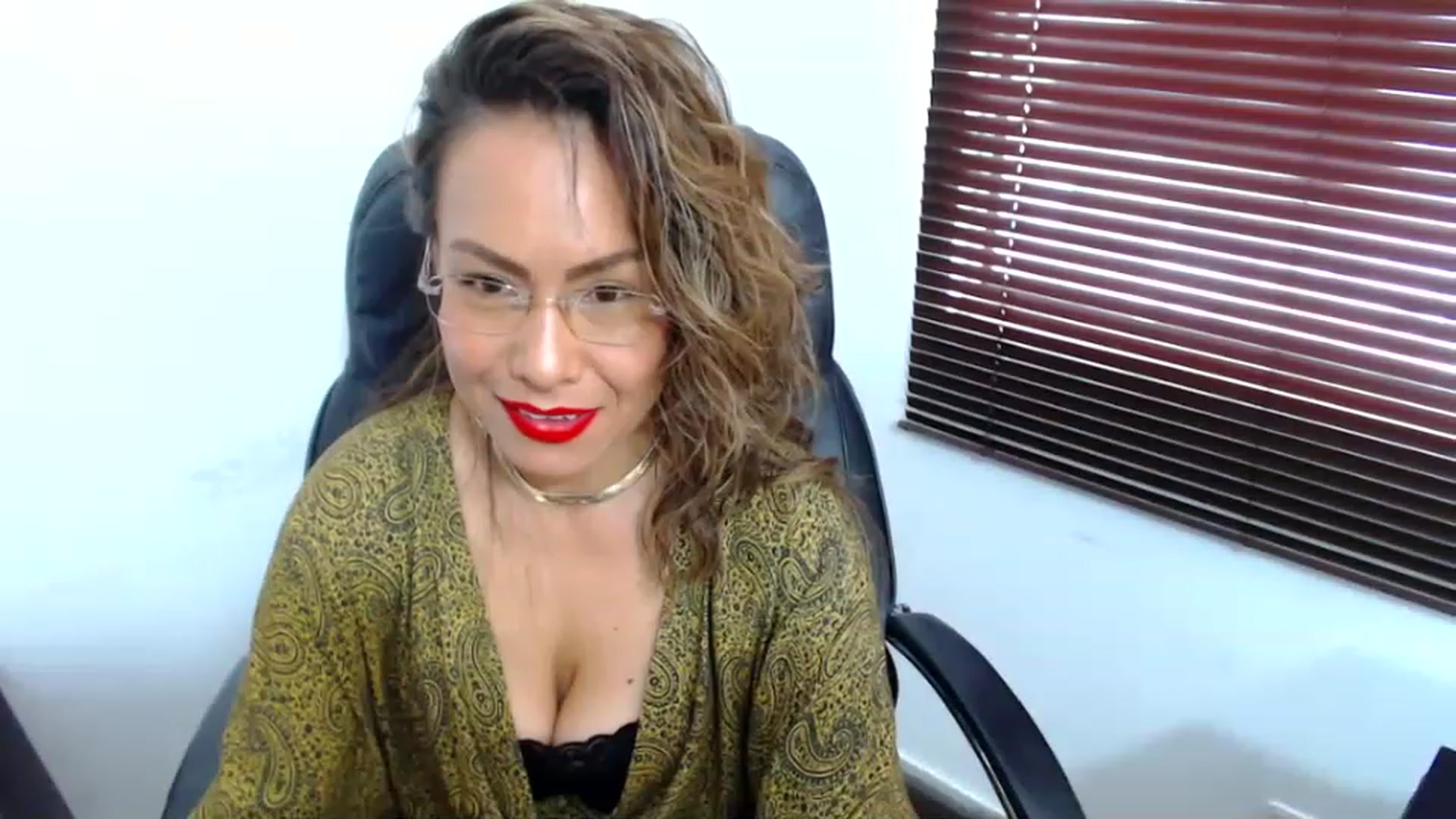 Gallery image thumbnail from office_secret's myfreecams stream on, 08/10/2023, 18:35 image 20 of 20