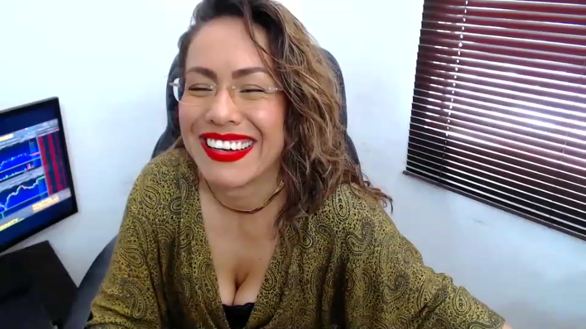 Gallery image thumbnail from office_secret's myfreecams stream on, 08/10/2023, 18:35 image 6 of 20