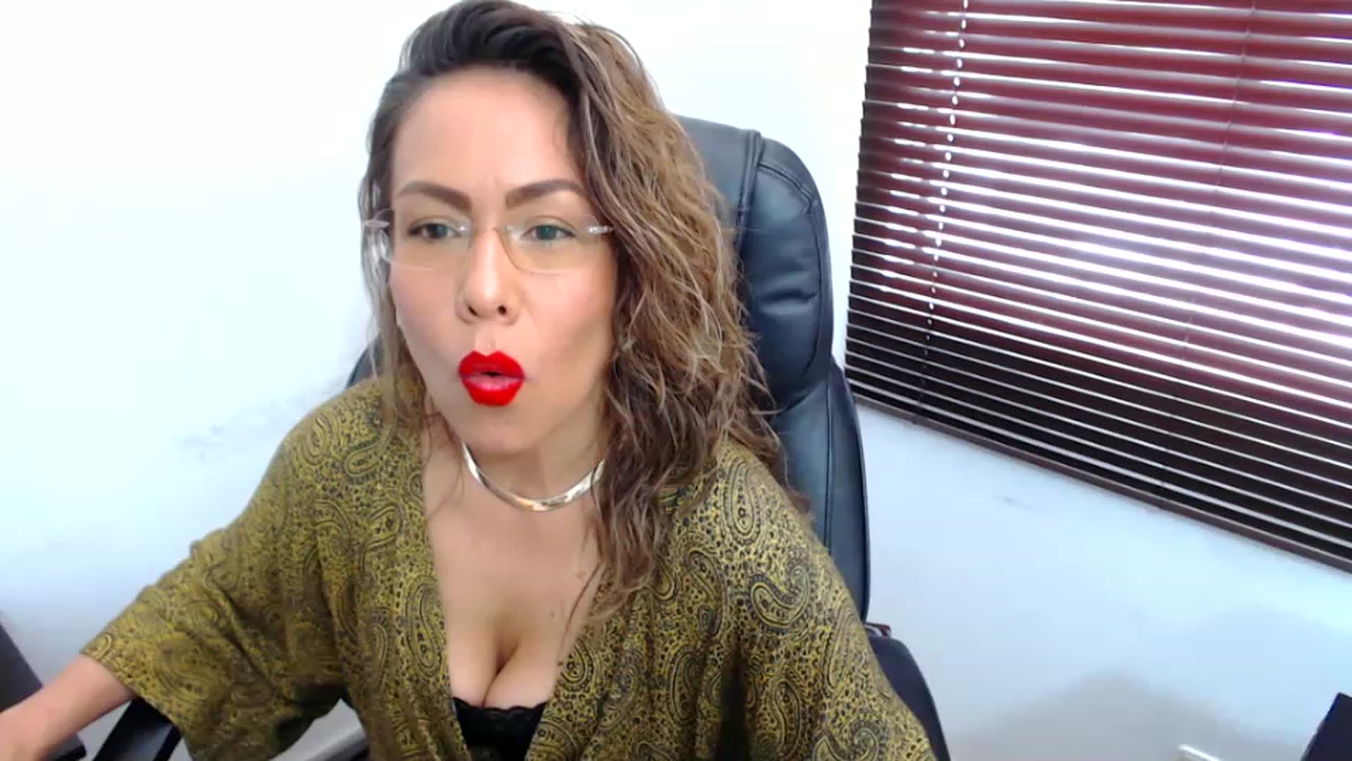 Gallery image thumbnail from office_secret's myfreecams stream on, 08/10/2023, 18:35 image 12 of 20