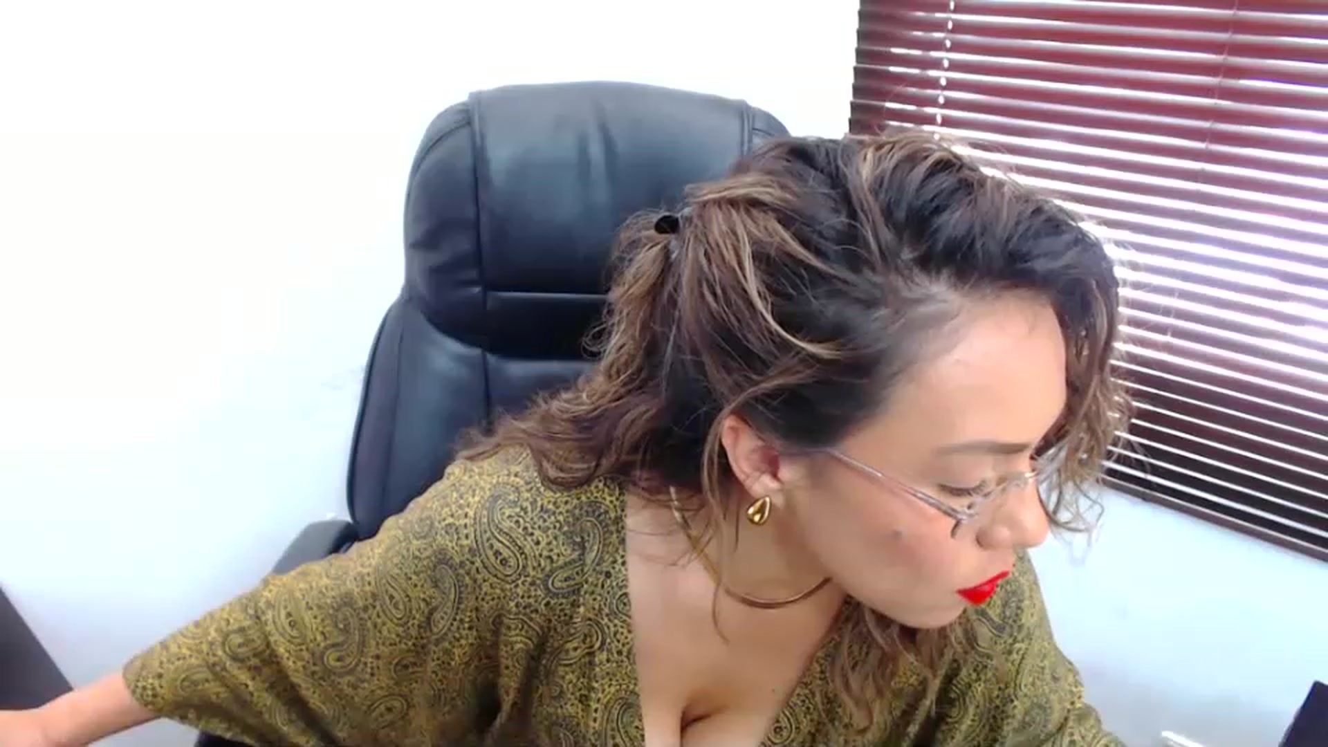 Gallery image thumbnail from office_secret's myfreecams stream on, 08/10/2023, 18:35 image 8 of 20