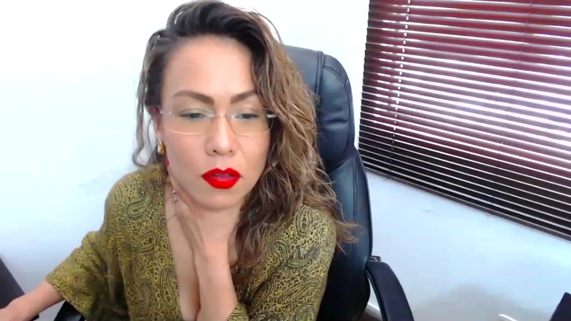 Gallery image thumbnail from office_secret's myfreecams stream on, 08/10/2023, 18:35 image 11 of 20