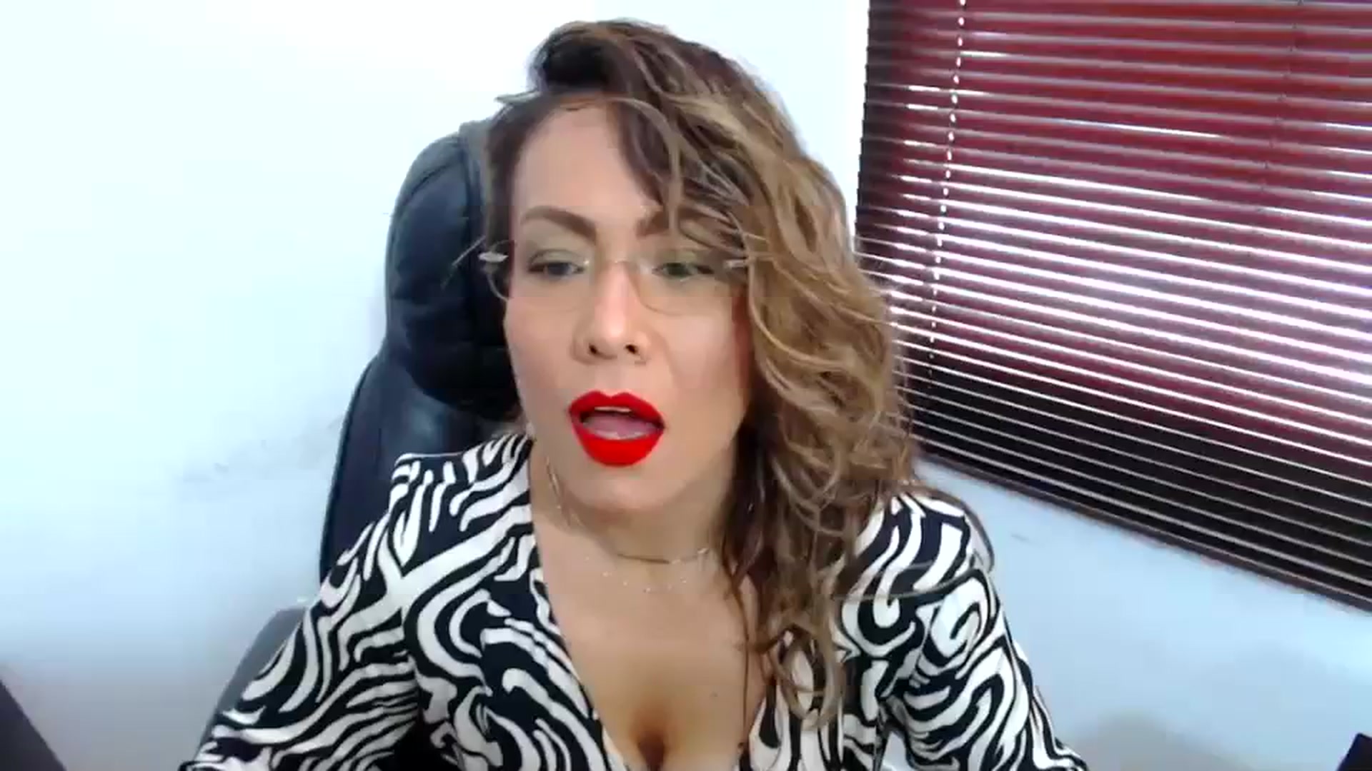 Gallery image thumbnail from office_secret's myfreecams stream on, 08/11/2023, 17:39 image 1 of 20