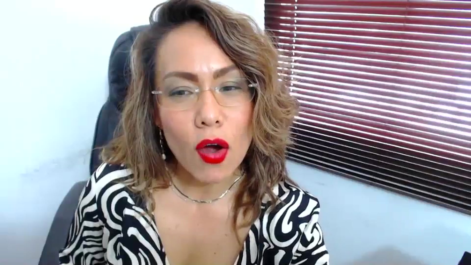 Gallery image thumbnail from office_secret's myfreecams stream on, 08/11/2023, 19:29 image 20 of 20