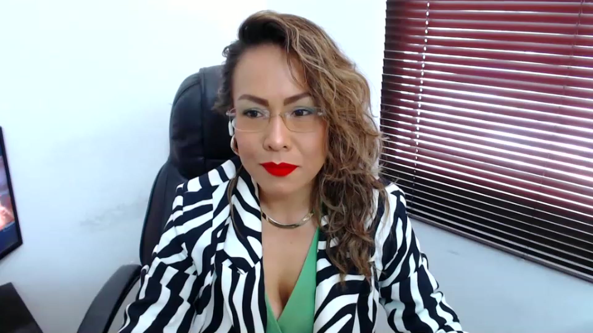 Gallery image thumbnail from office_secret's myfreecams stream on, 08/14/2023, 16:59 image 1 of 20