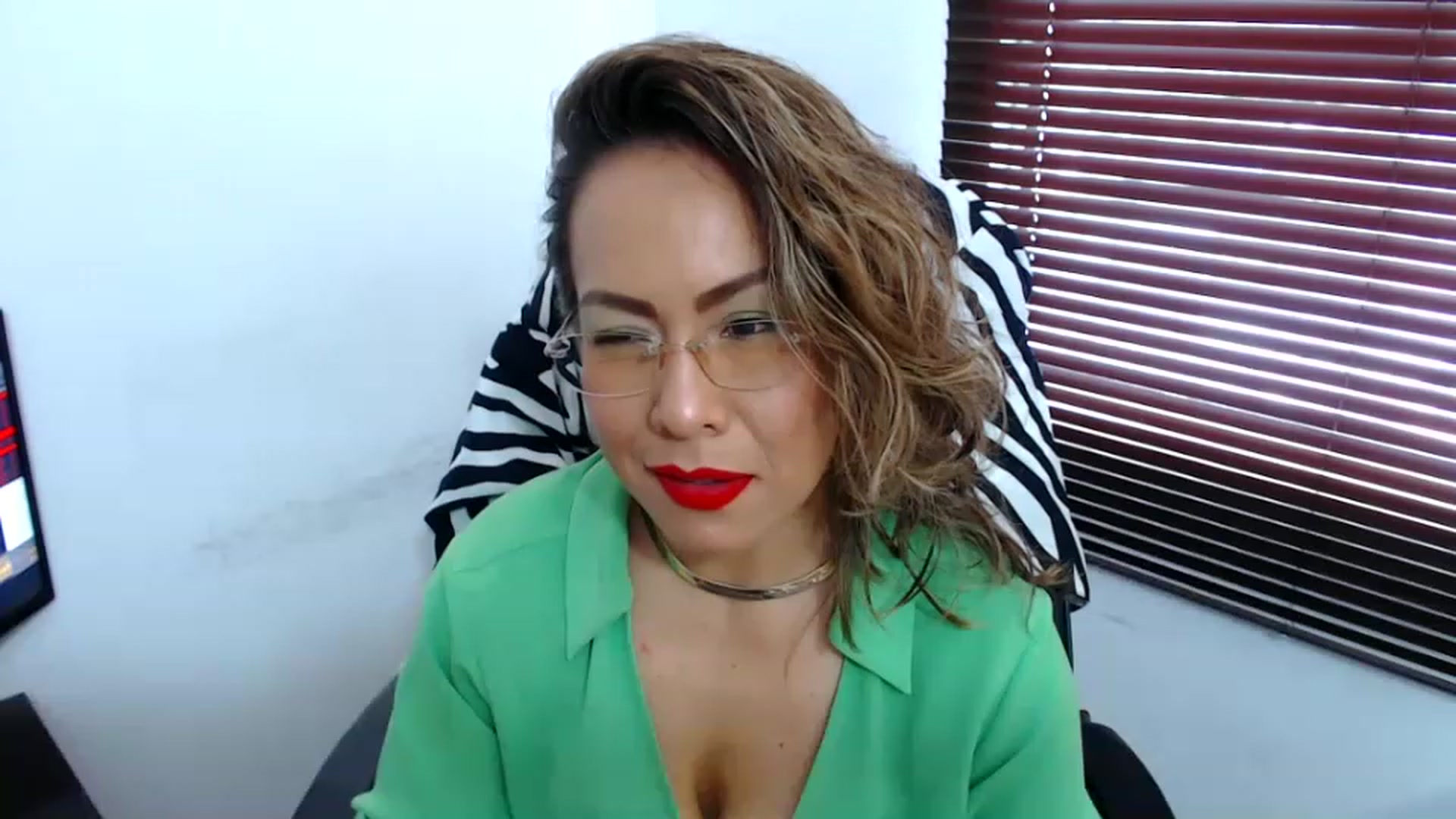 Gallery image thumbnail from office_secret's myfreecams stream on, 08/14/2023, 17:24 image 4 of 20