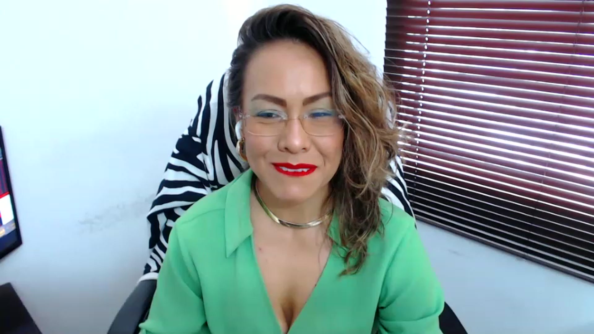 Gallery image thumbnail from office_secret's myfreecams stream on, 08/14/2023, 17:24 image 2 of 20