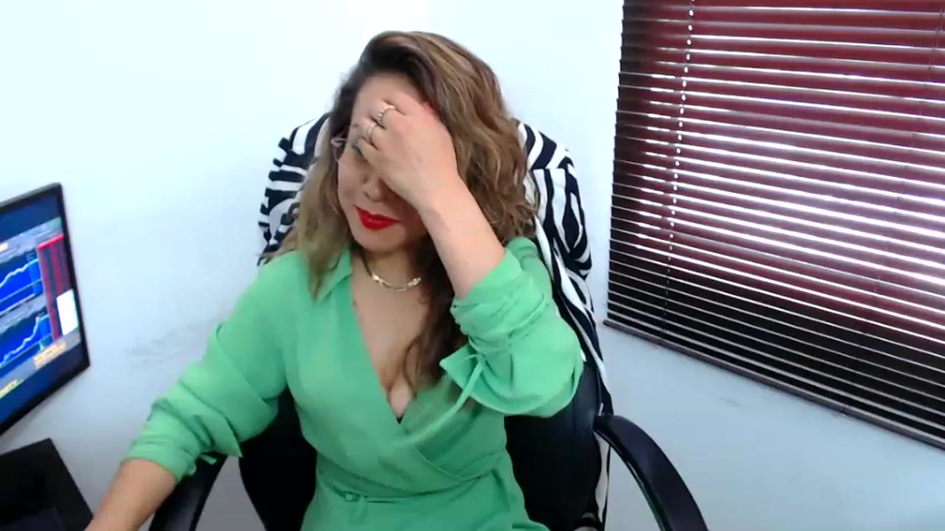 Gallery image thumbnail from office_secret's myfreecams stream on, 08/14/2023, 19:09 image 16 of 20