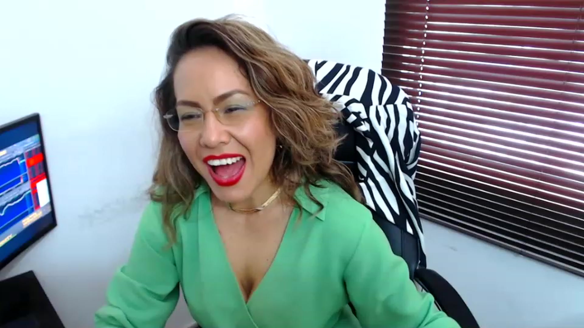 Gallery image thumbnail from office_secret's myfreecams stream on, 08/14/2023, 19:09 image 20 of 20