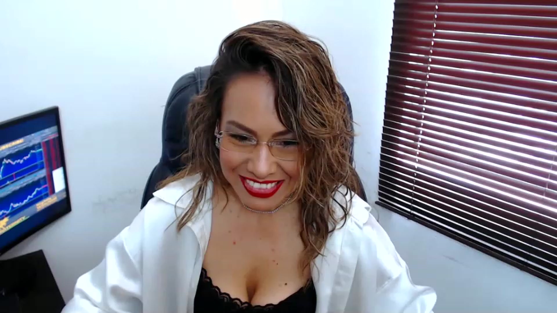 Gallery image thumbnail from office_secret's myfreecams stream on, 08/17/2023, 17:06 image 9 of 20