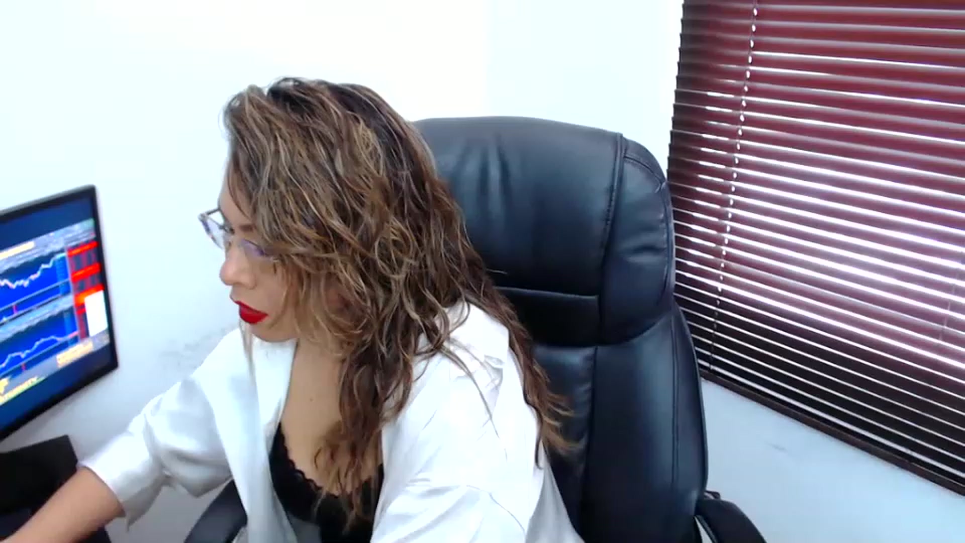Gallery image thumbnail from office_secret's myfreecams stream on, 08/17/2023, 17:06 image 18 of 20