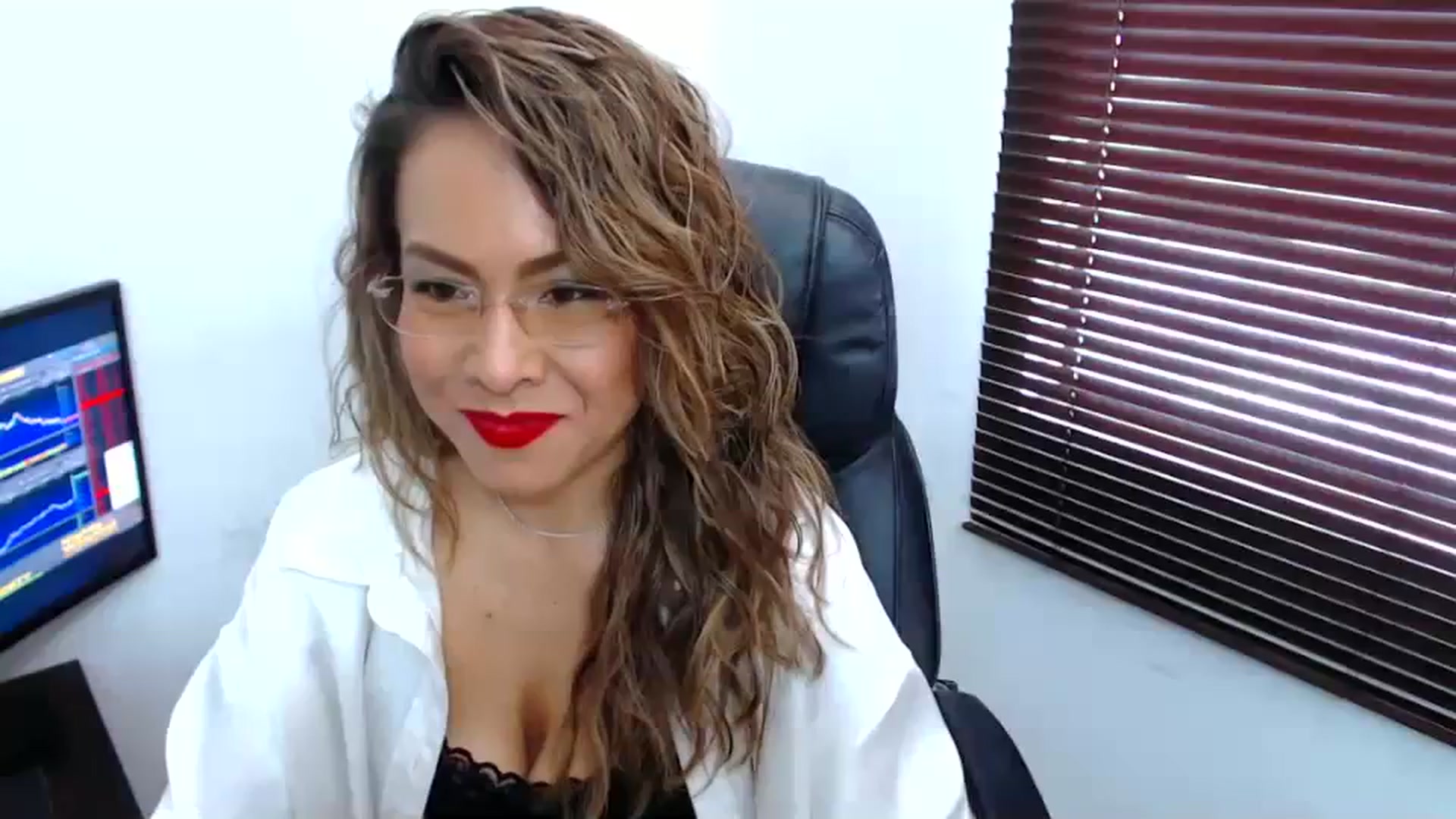 Gallery image thumbnail from office_secret's myfreecams stream on, 08/17/2023, 19:01 image 10 of 20