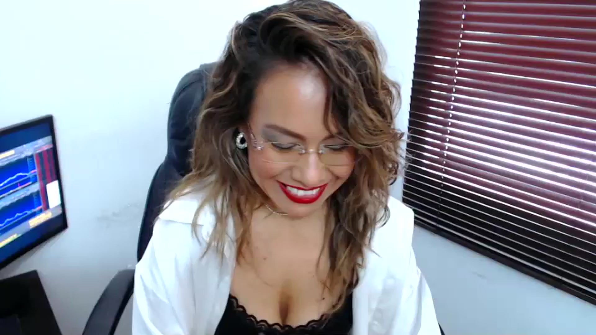 Gallery image thumbnail from office_secret's myfreecams stream on, 08/17/2023, 19:01 image 3 of 20