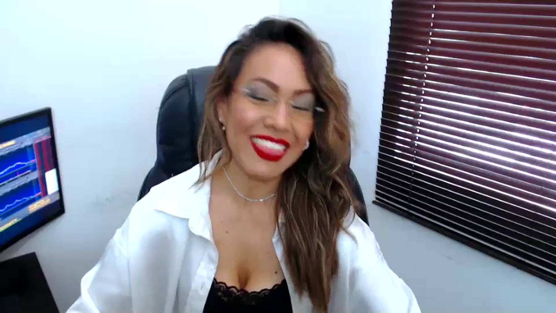 Gallery image thumbnail from office_secret's myfreecams stream on, 08/17/2023, 19:01 image 5 of 20