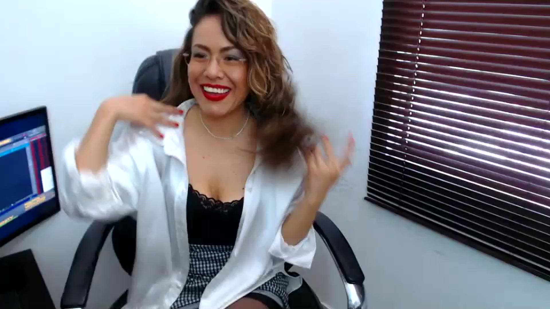 Gallery image thumbnail from office_secret's myfreecams stream on, 08/17/2023, 19:01 image 11 of 20