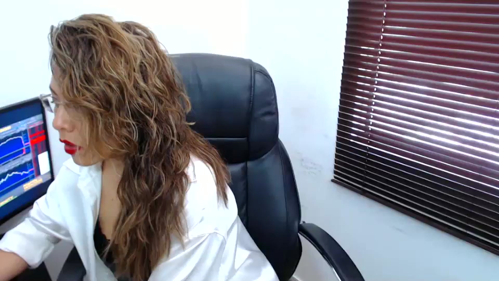 Gallery image thumbnail from office_secret's myfreecams stream on, 08/17/2023, 19:01 image 12 of 20
