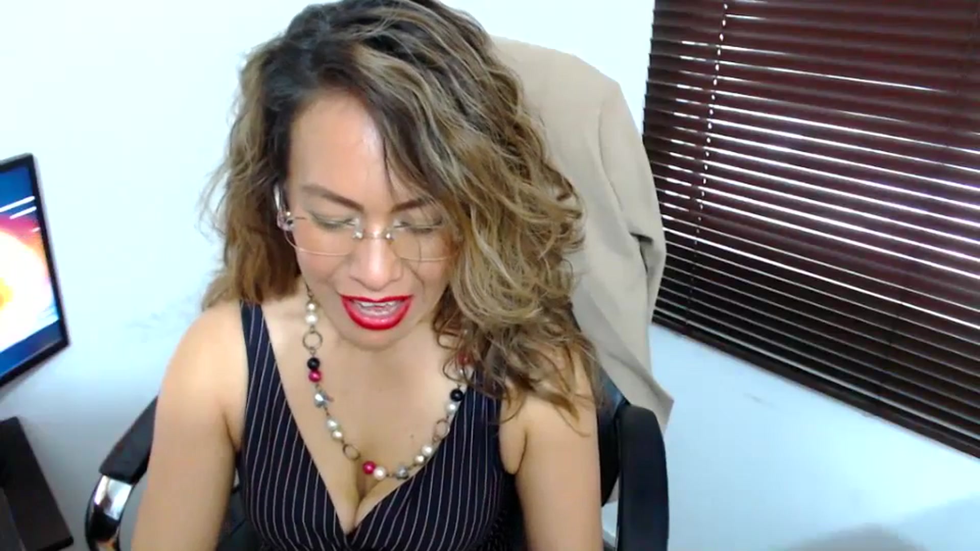 Gallery image thumbnail from office_secret's myfreecams stream on, 08/18/2023, 19:13 image 14 of 20